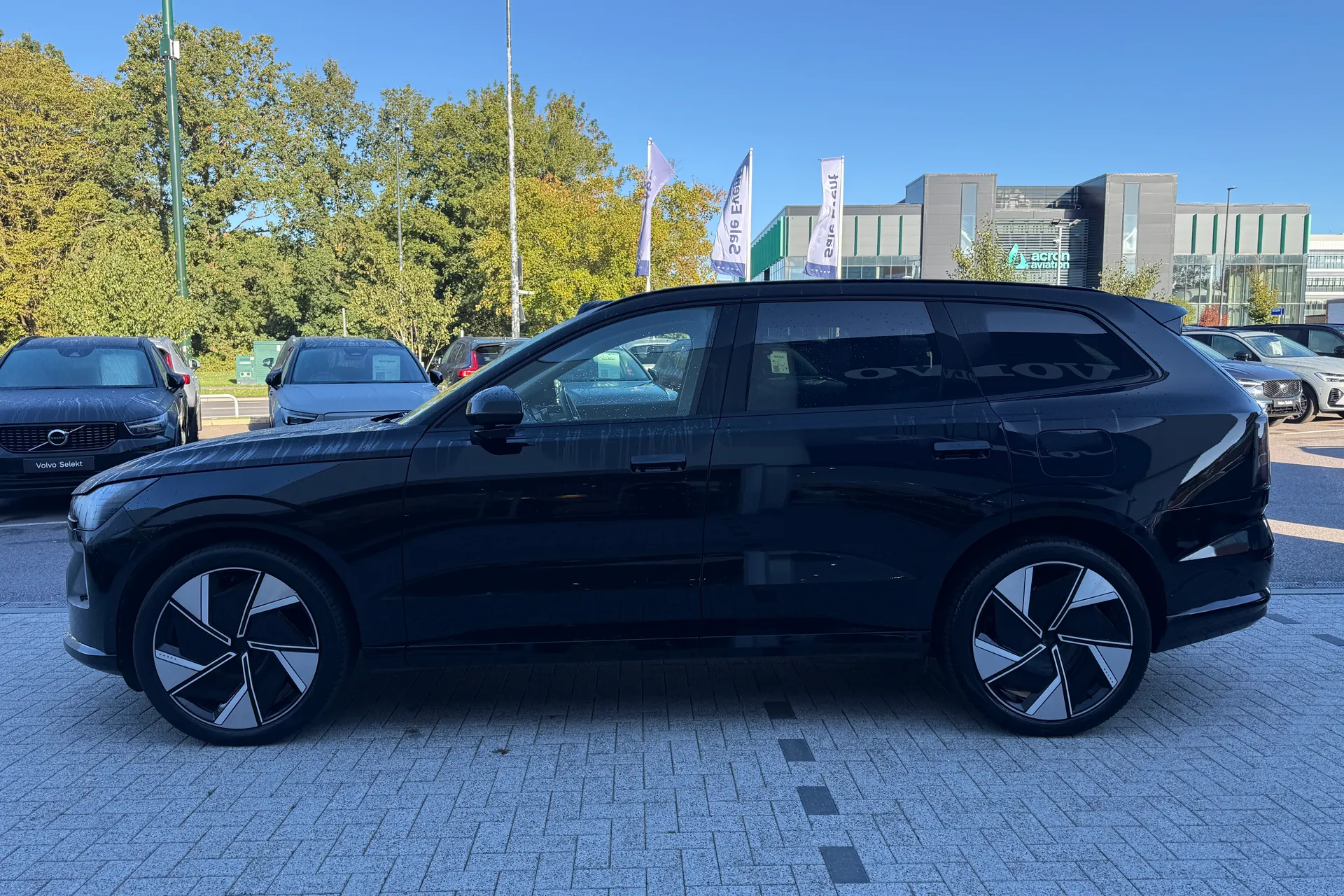 Volvo EX90 thumbnail image number 12