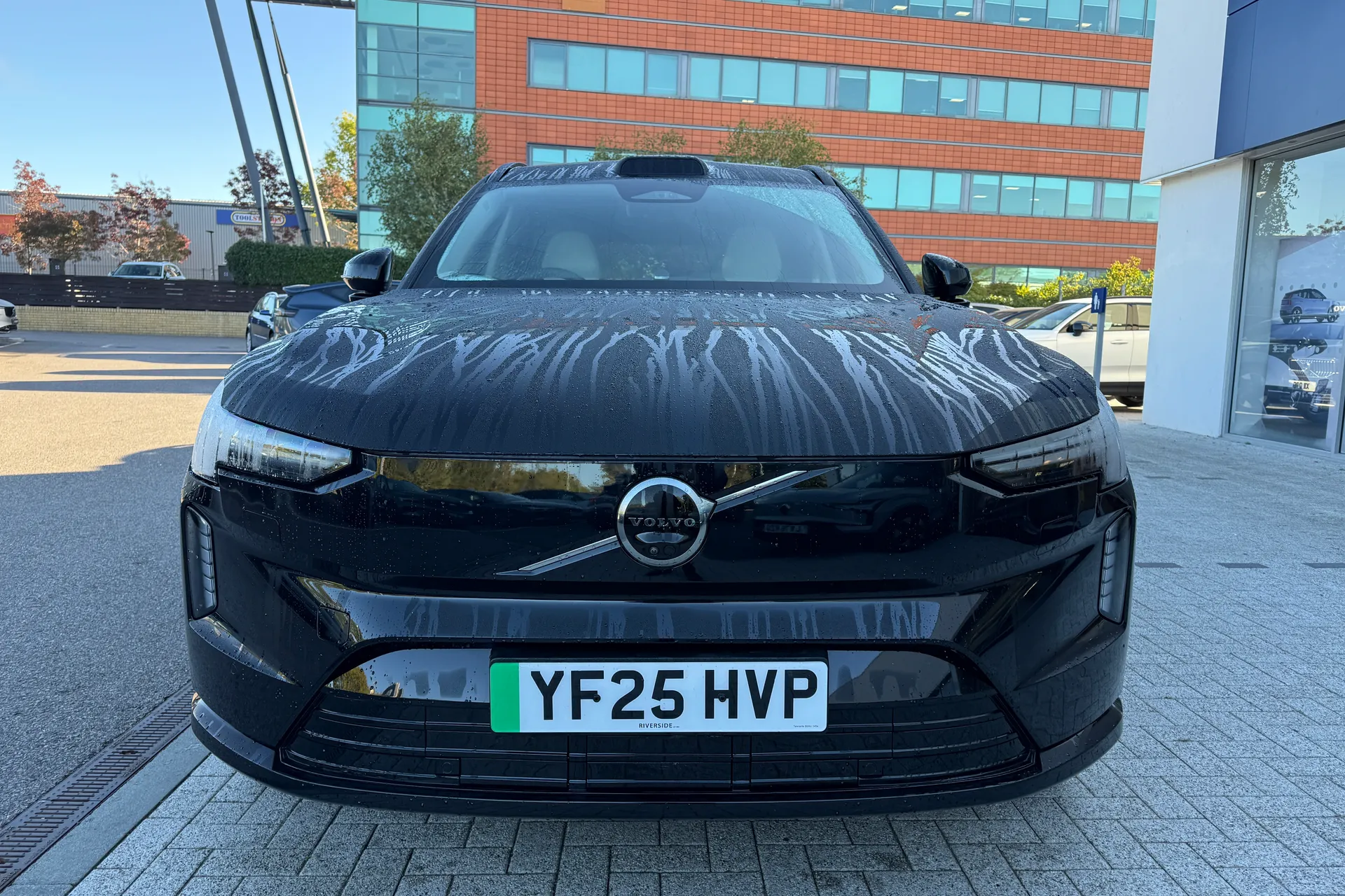 Volvo EX90 thumbnail image number 14