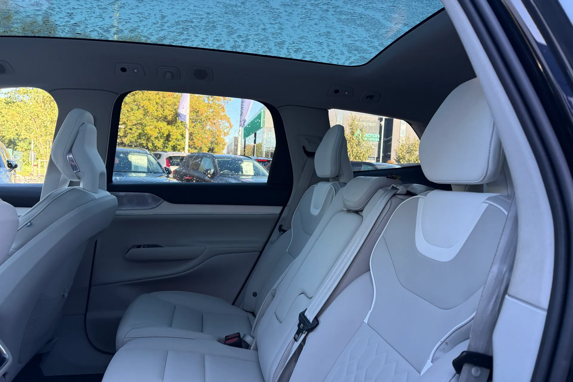 Volvo EX90 thumbnail image number 31