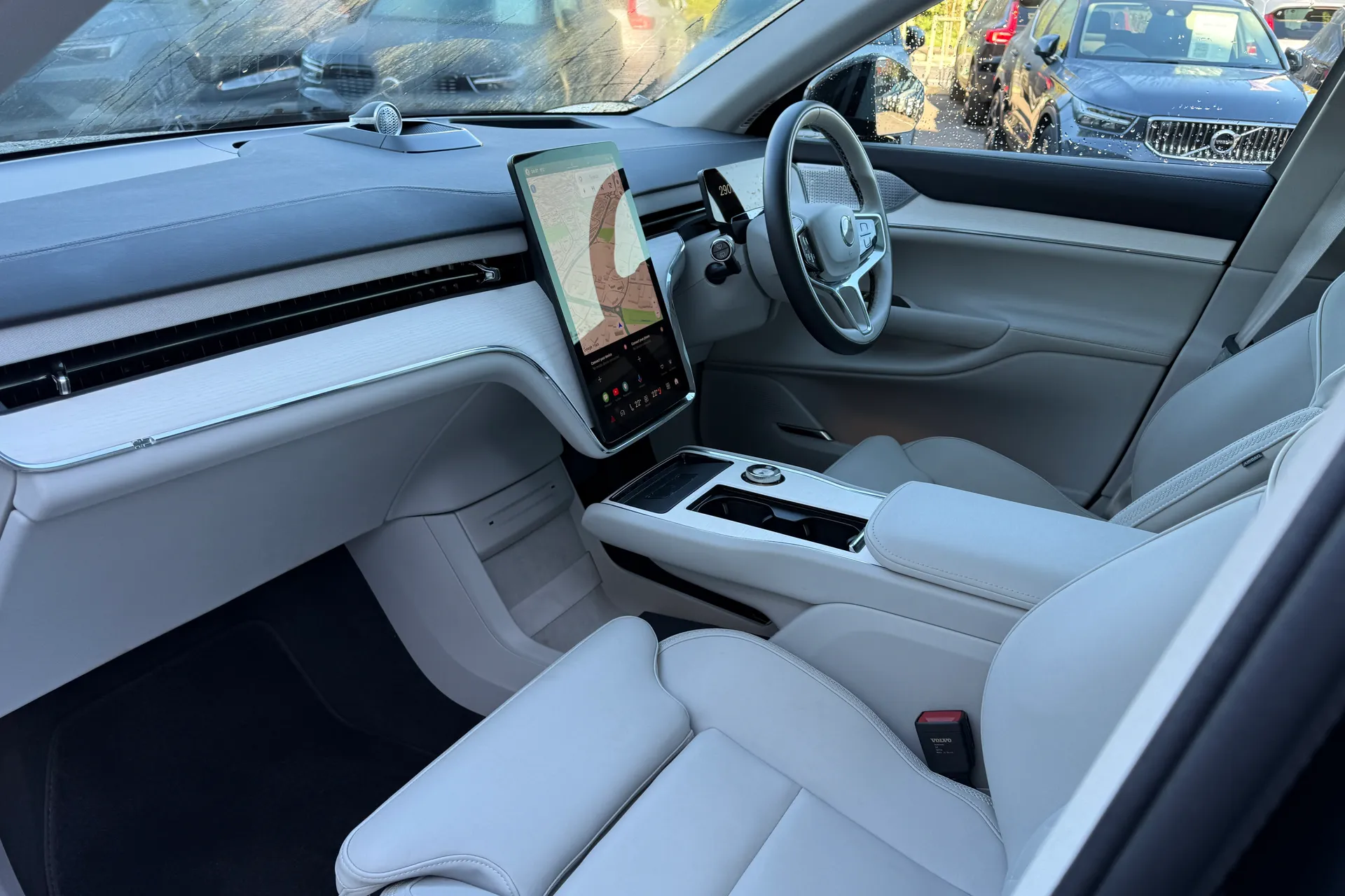 Volvo EX90 thumbnail image number 28