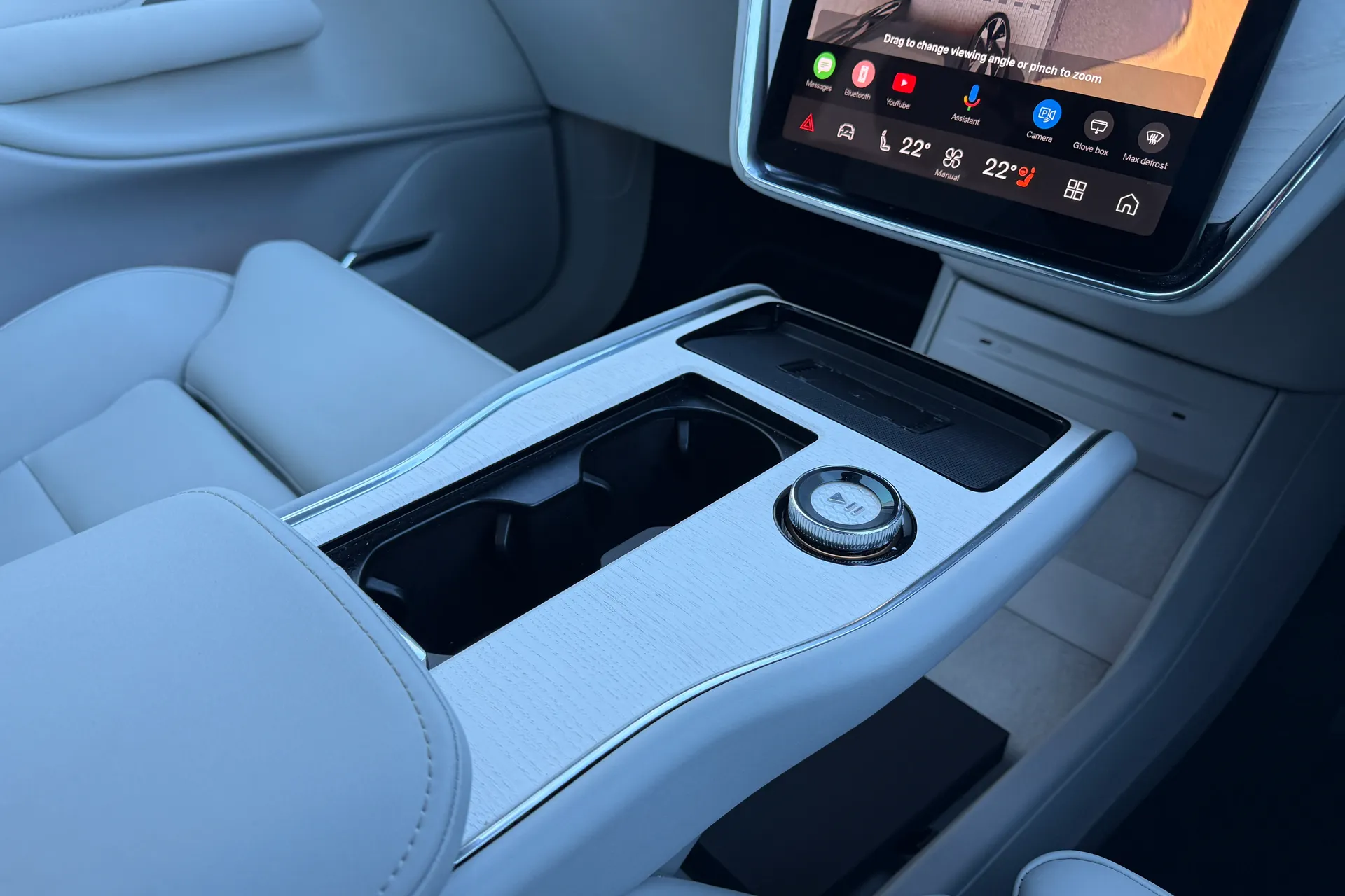 Volvo EX90 thumbnail image number 42