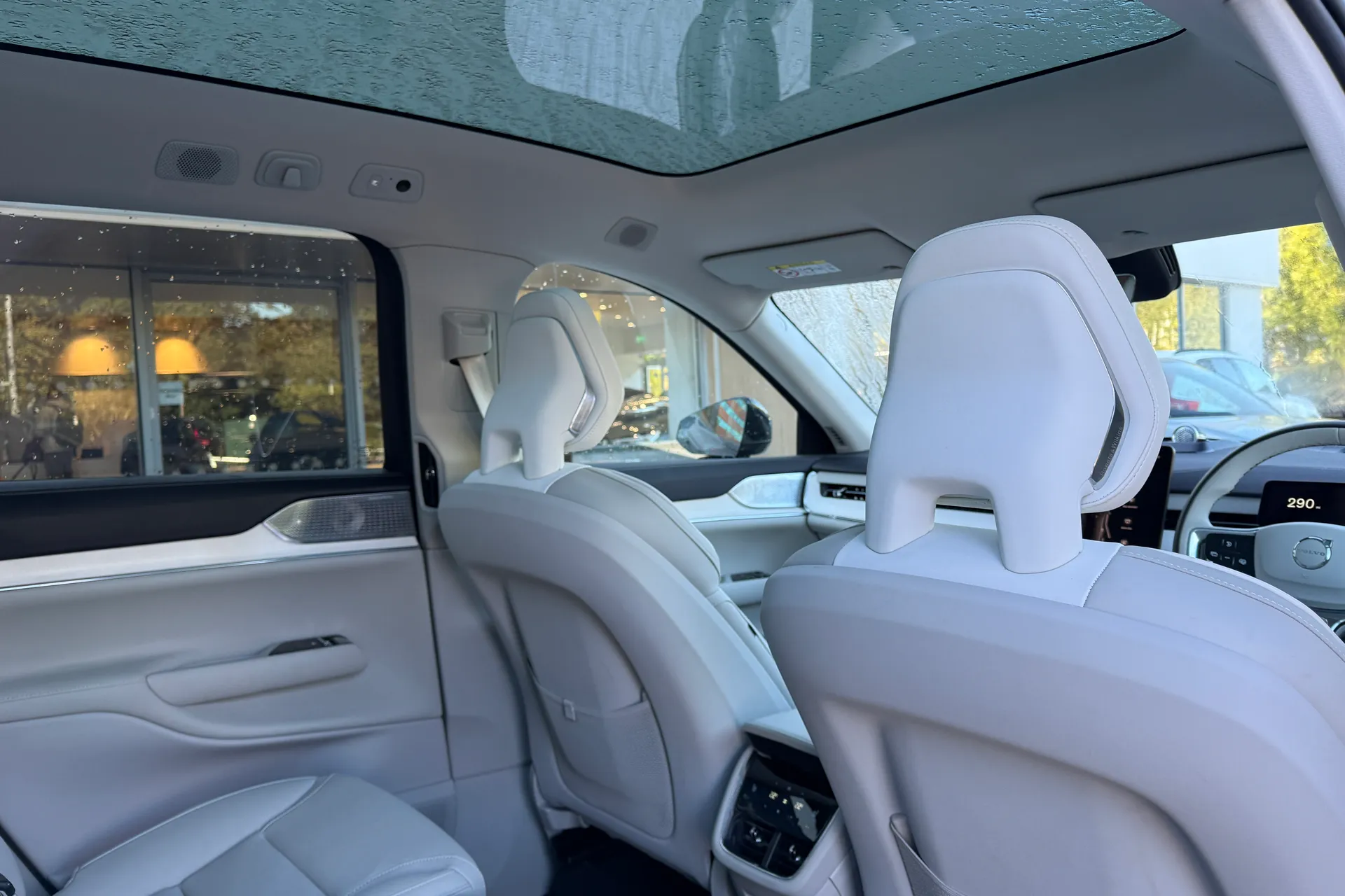 Volvo EX90 thumbnail image number 25