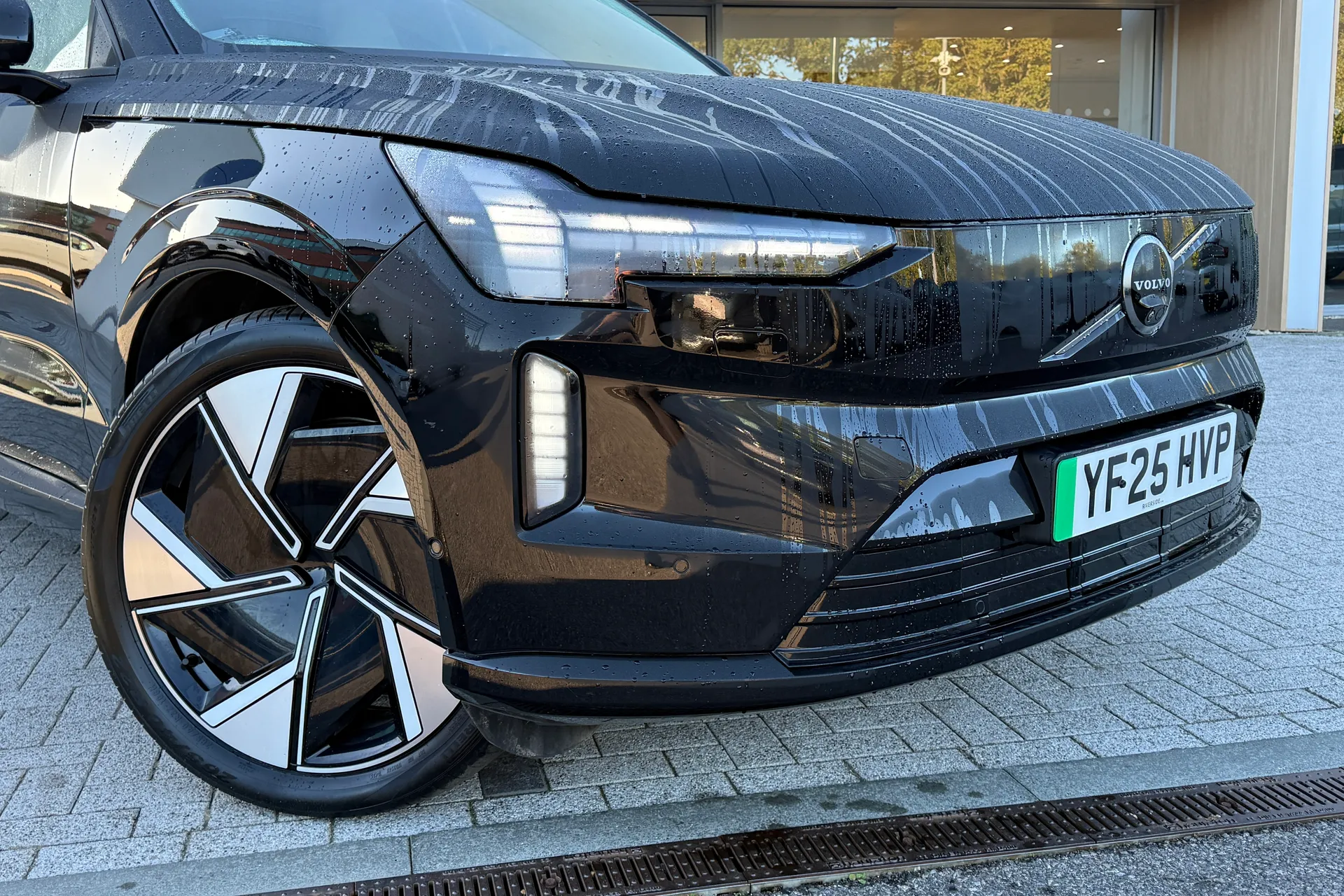 Volvo EX90 thumbnail image number 8