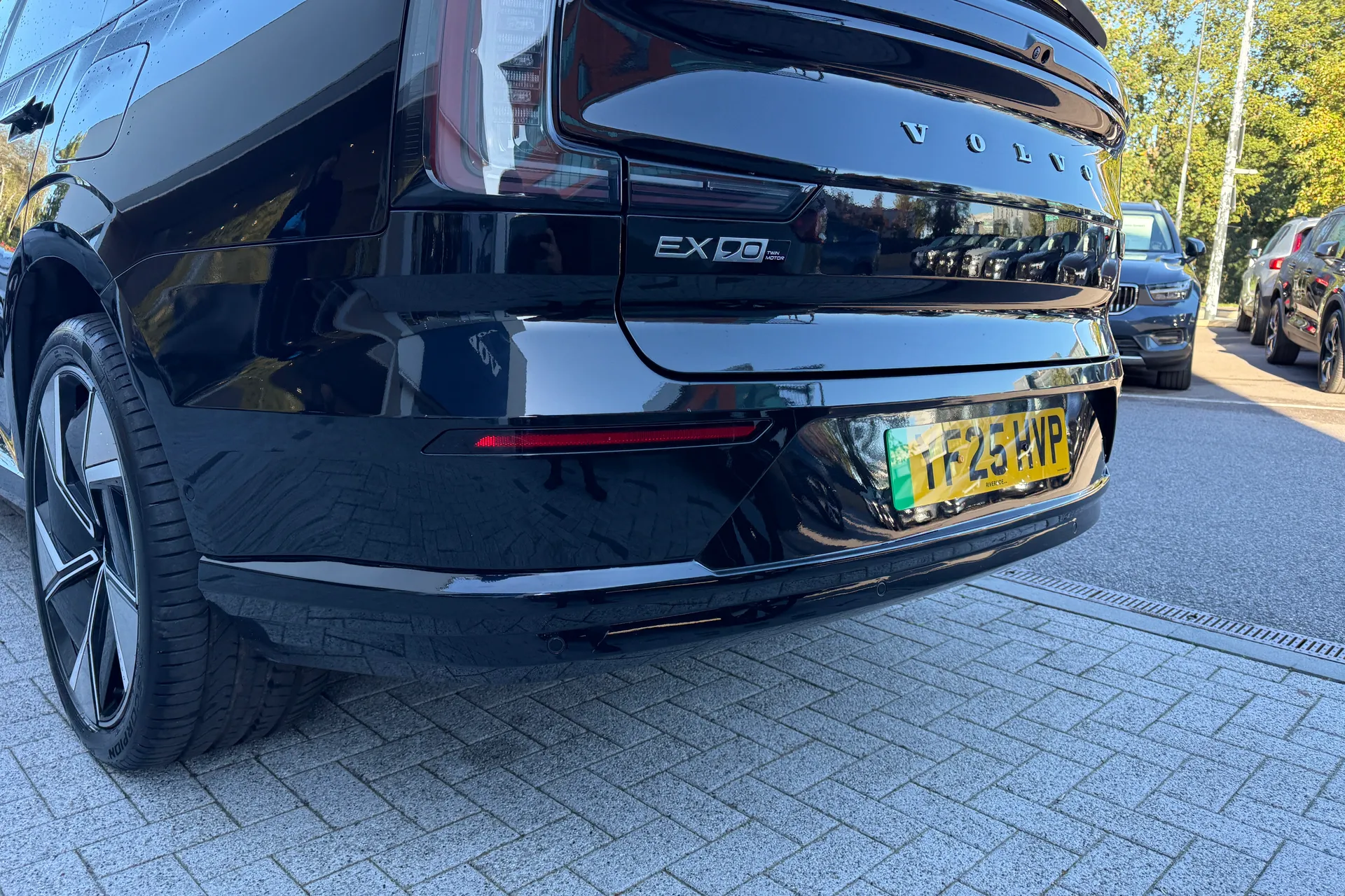 Volvo EX90 thumbnail image number 19