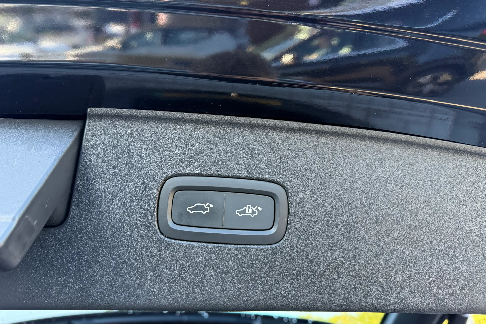 Volvo EX90 thumbnail image number 21