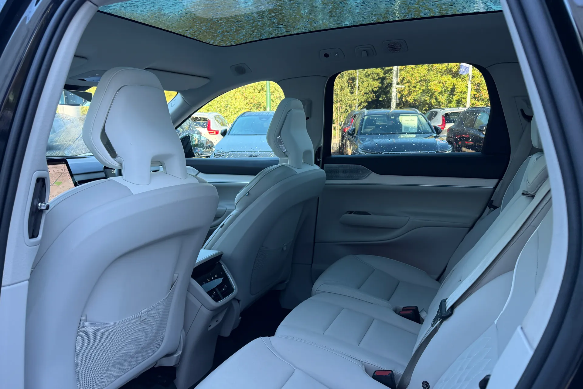 Volvo EX90 thumbnail image number 30