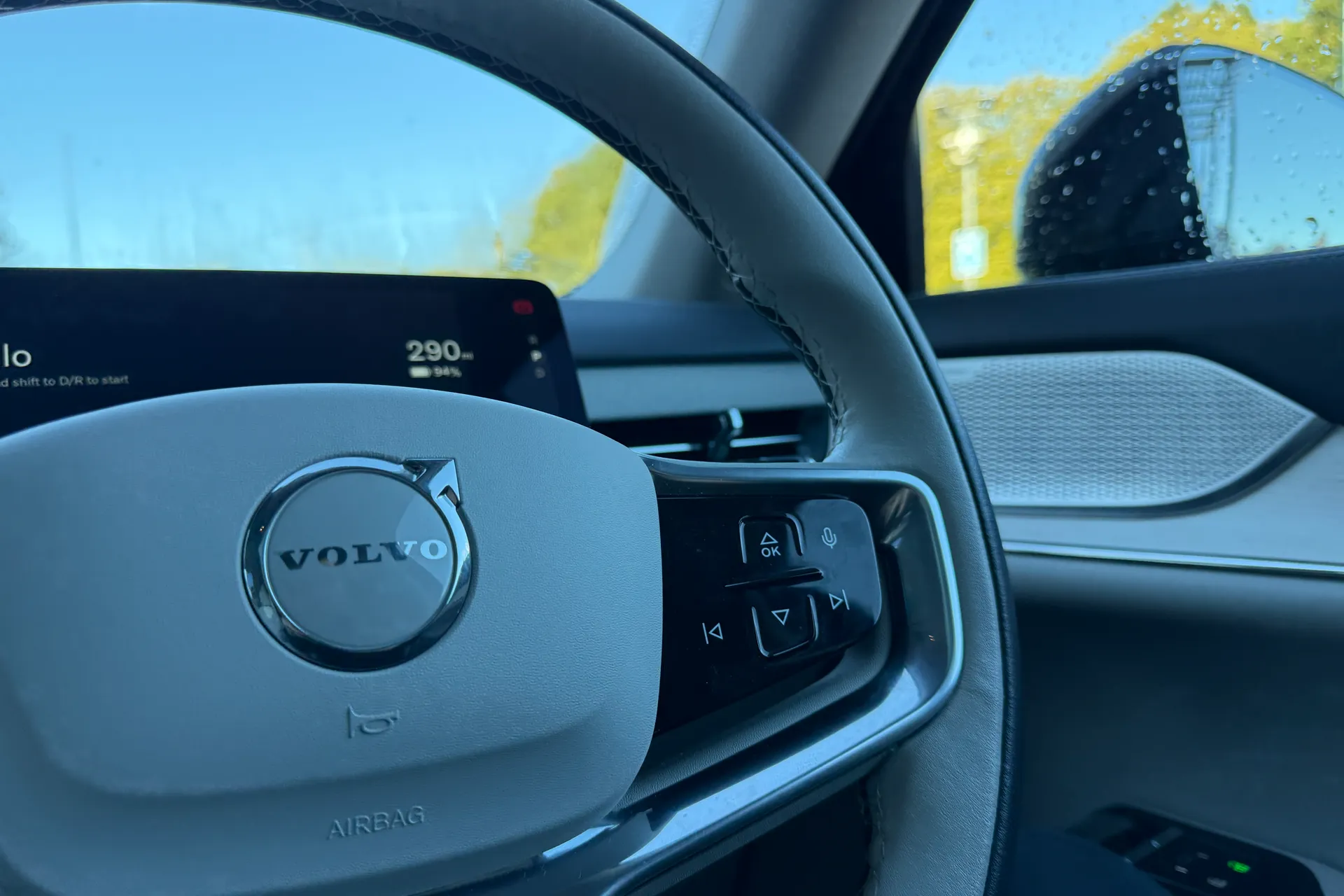 Volvo EX90 thumbnail image number 37