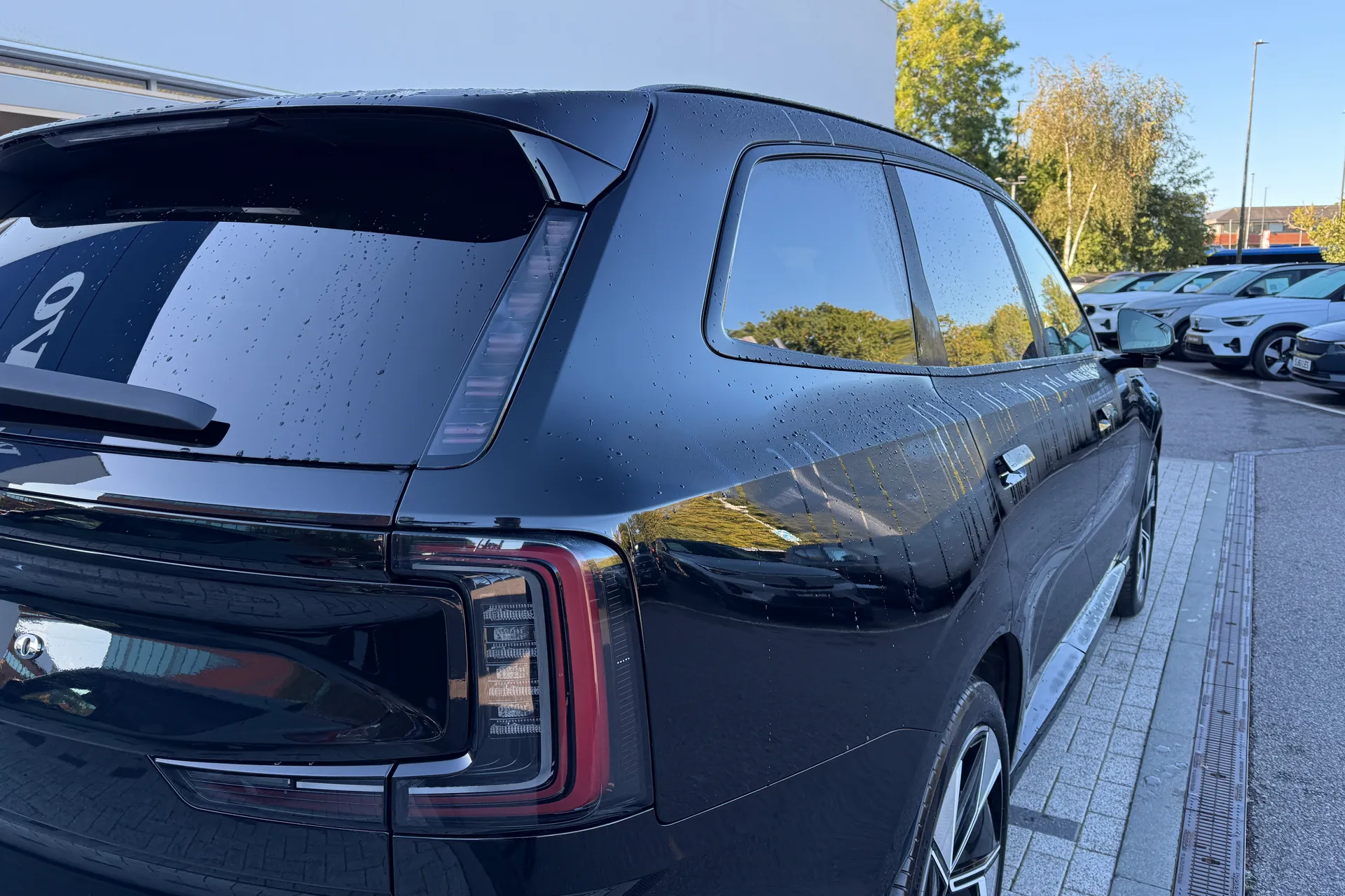 Volvo EX90 thumbnail image number 17