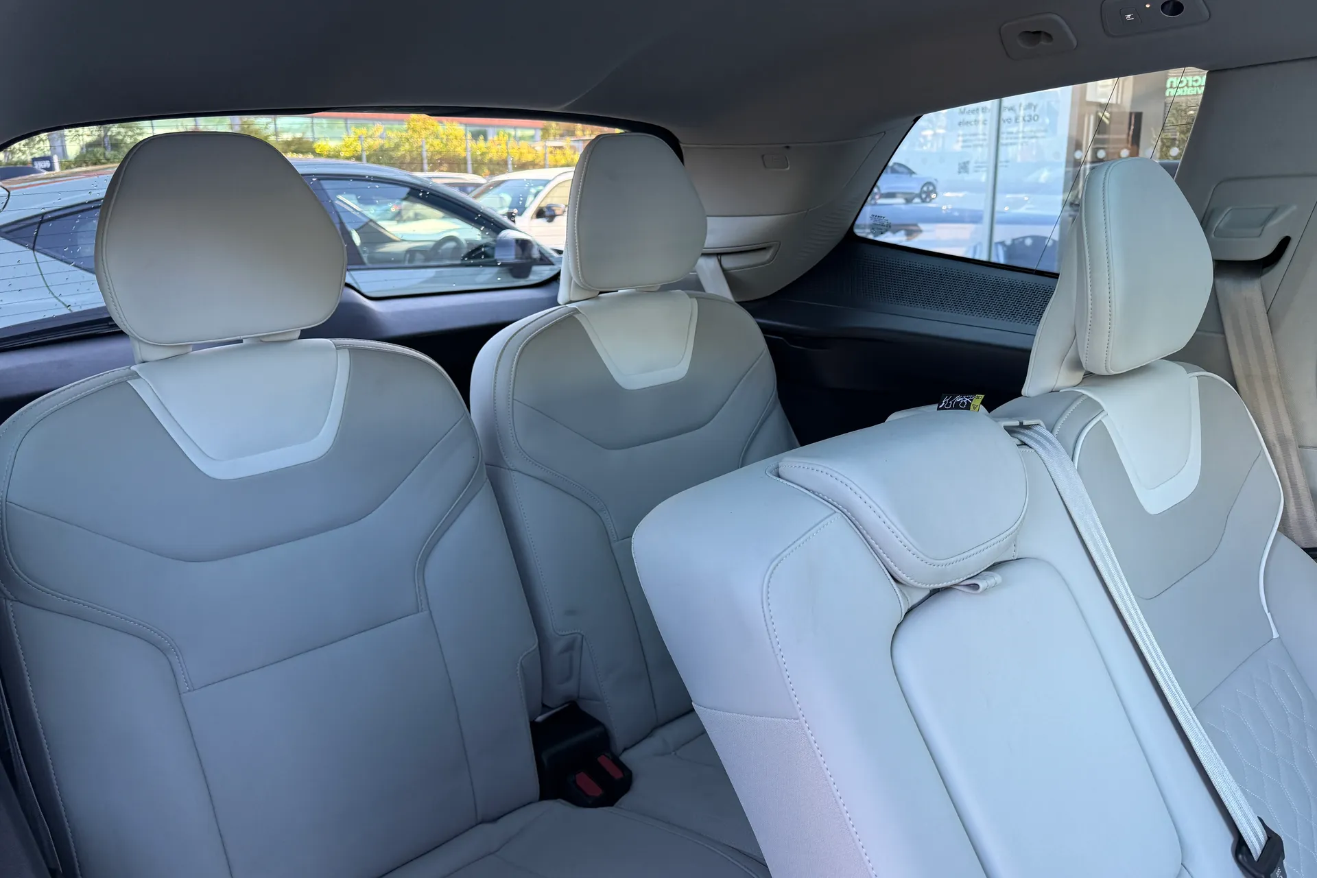 Volvo EX90 thumbnail image number 7