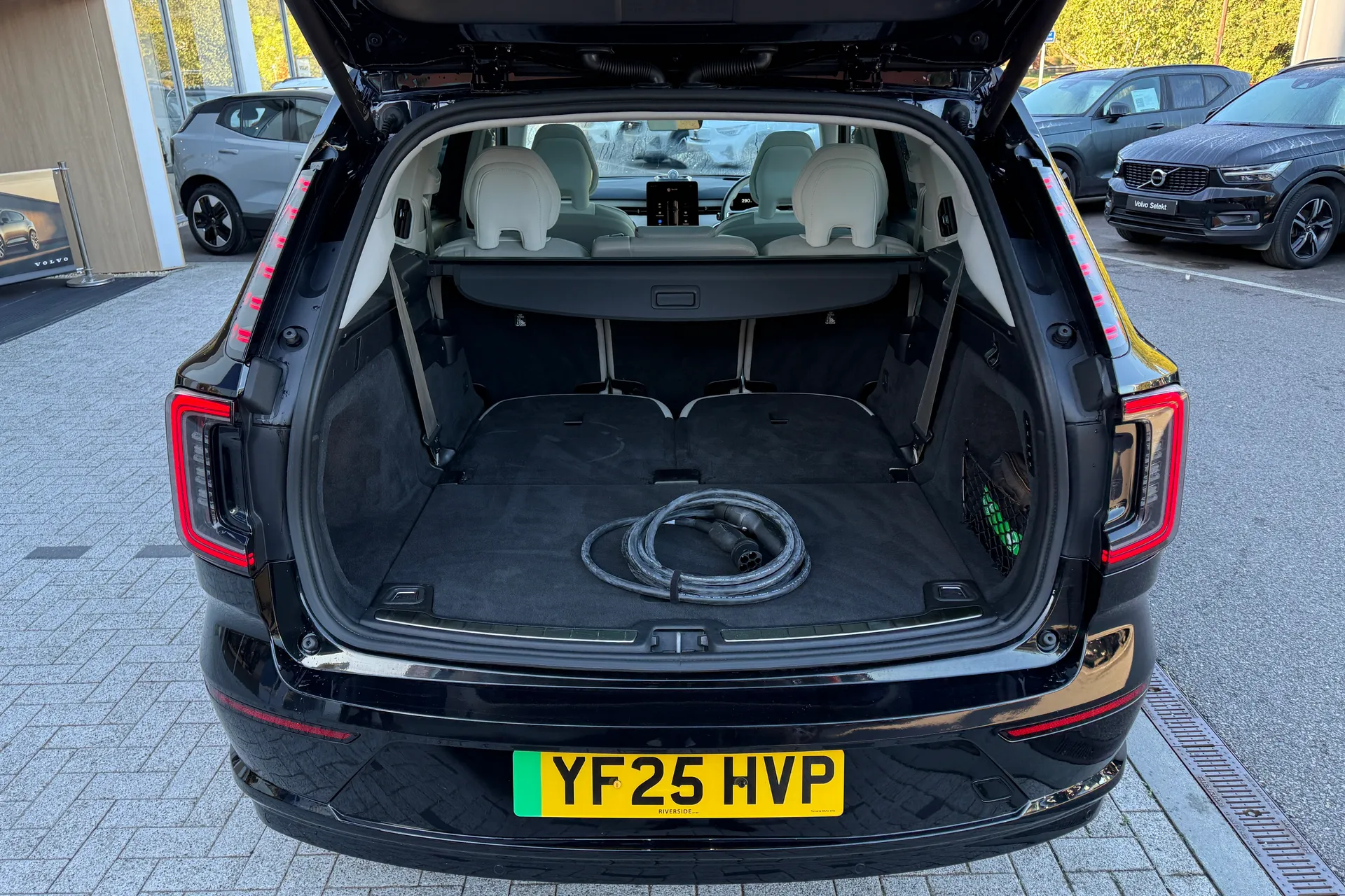 Volvo EX90 thumbnail image number 20