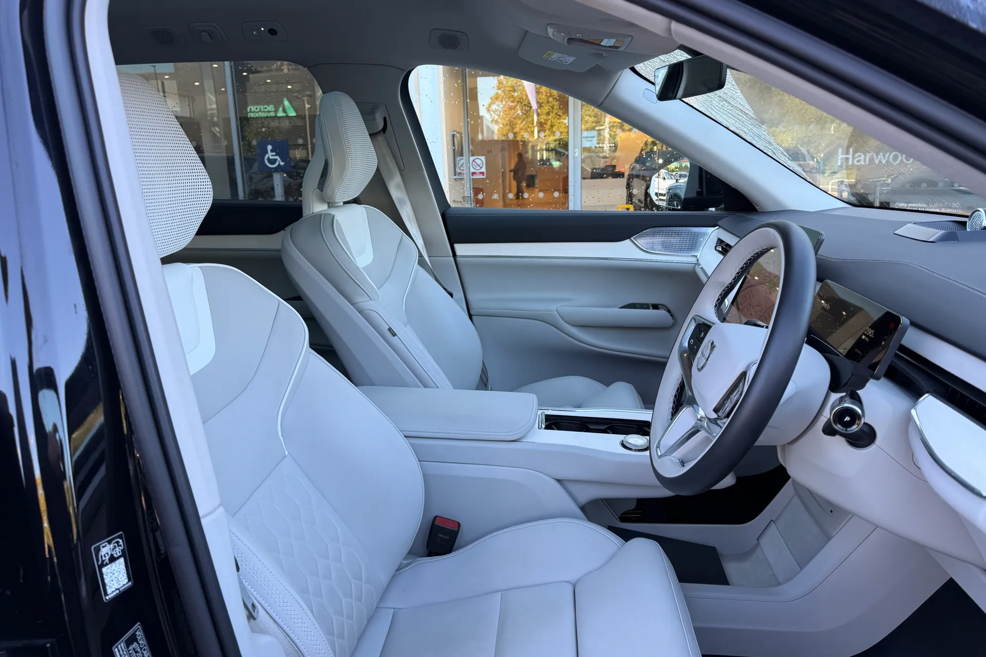 Volvo EX90 thumbnail image number 27
