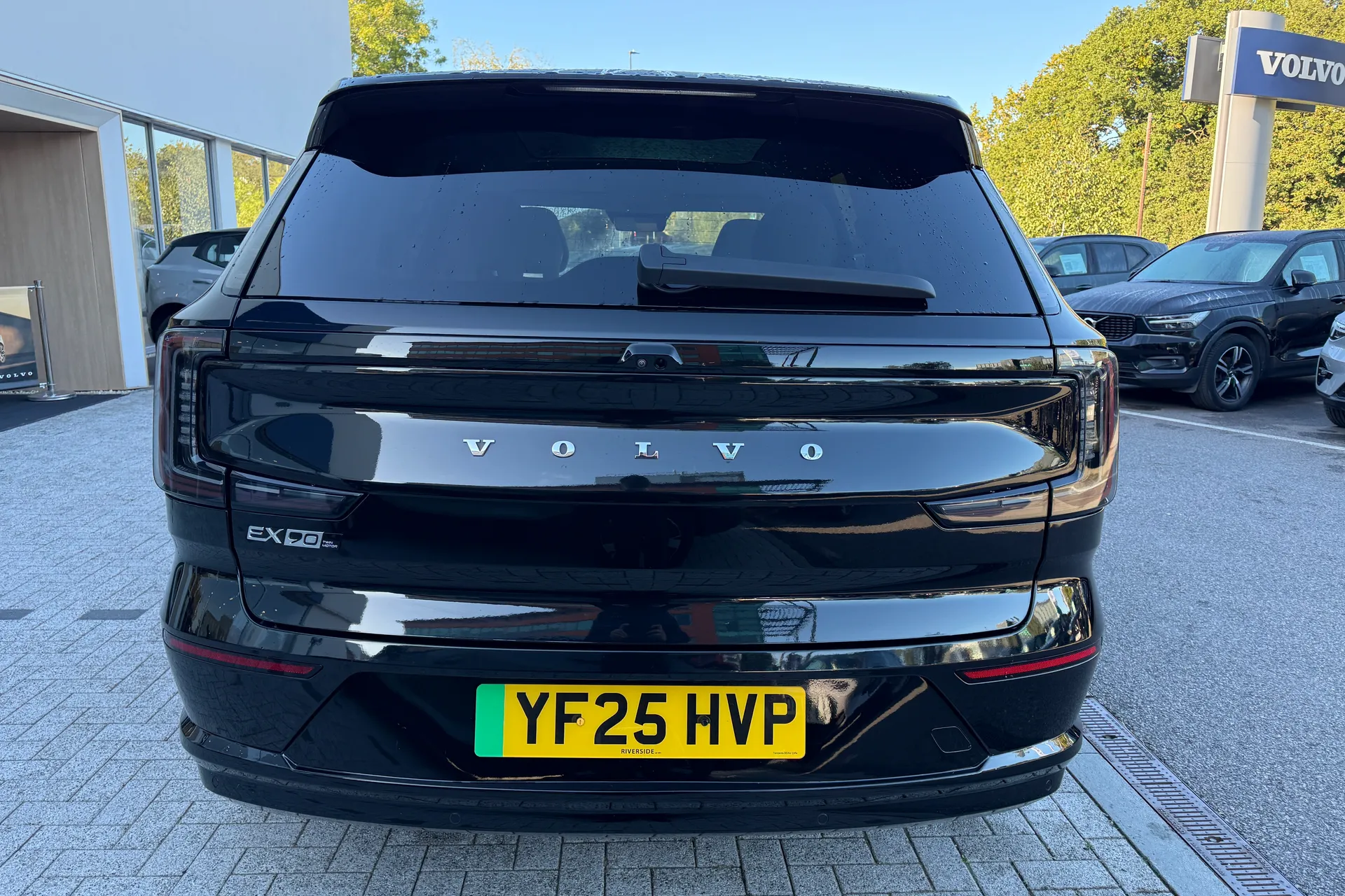 Volvo EX90 thumbnail image number 10