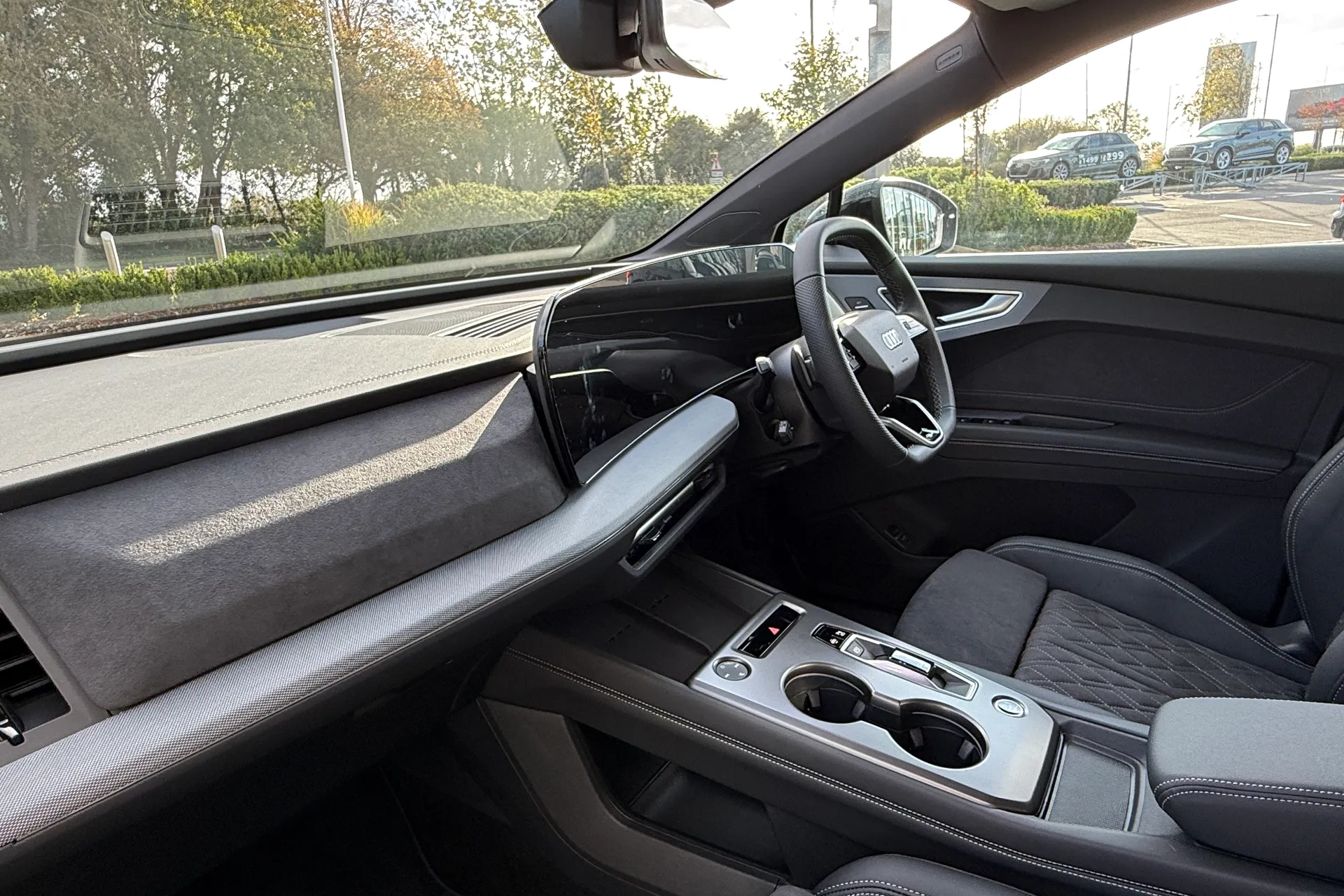 Audi Q4 thumbnail image number 35