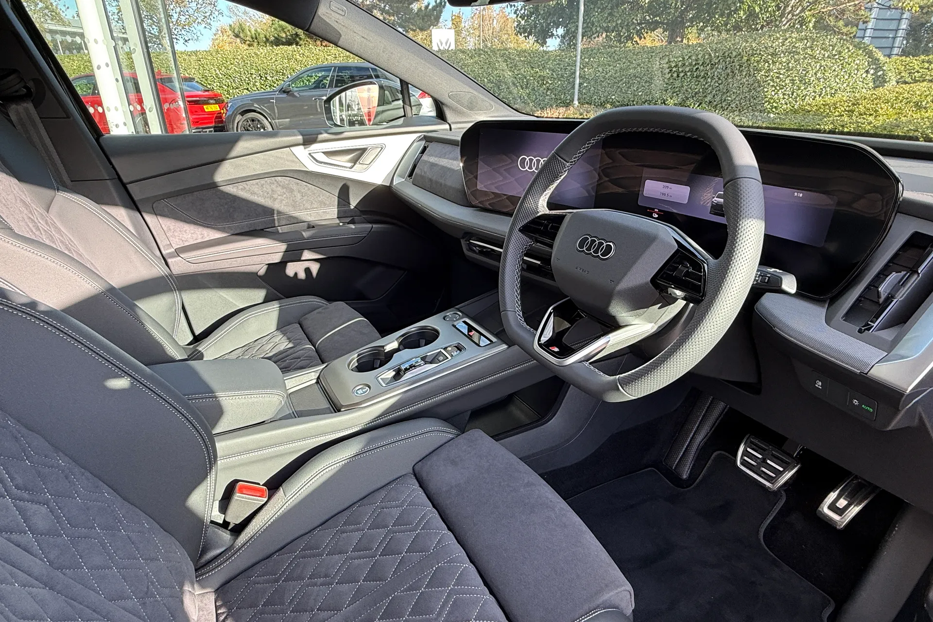Audi Q4 thumbnail image number 24