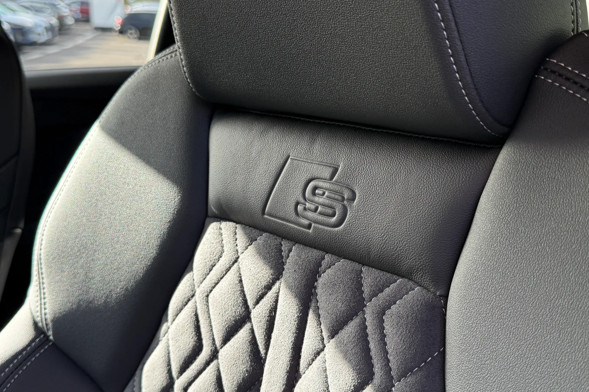 Audi Q4 thumbnail image number 38