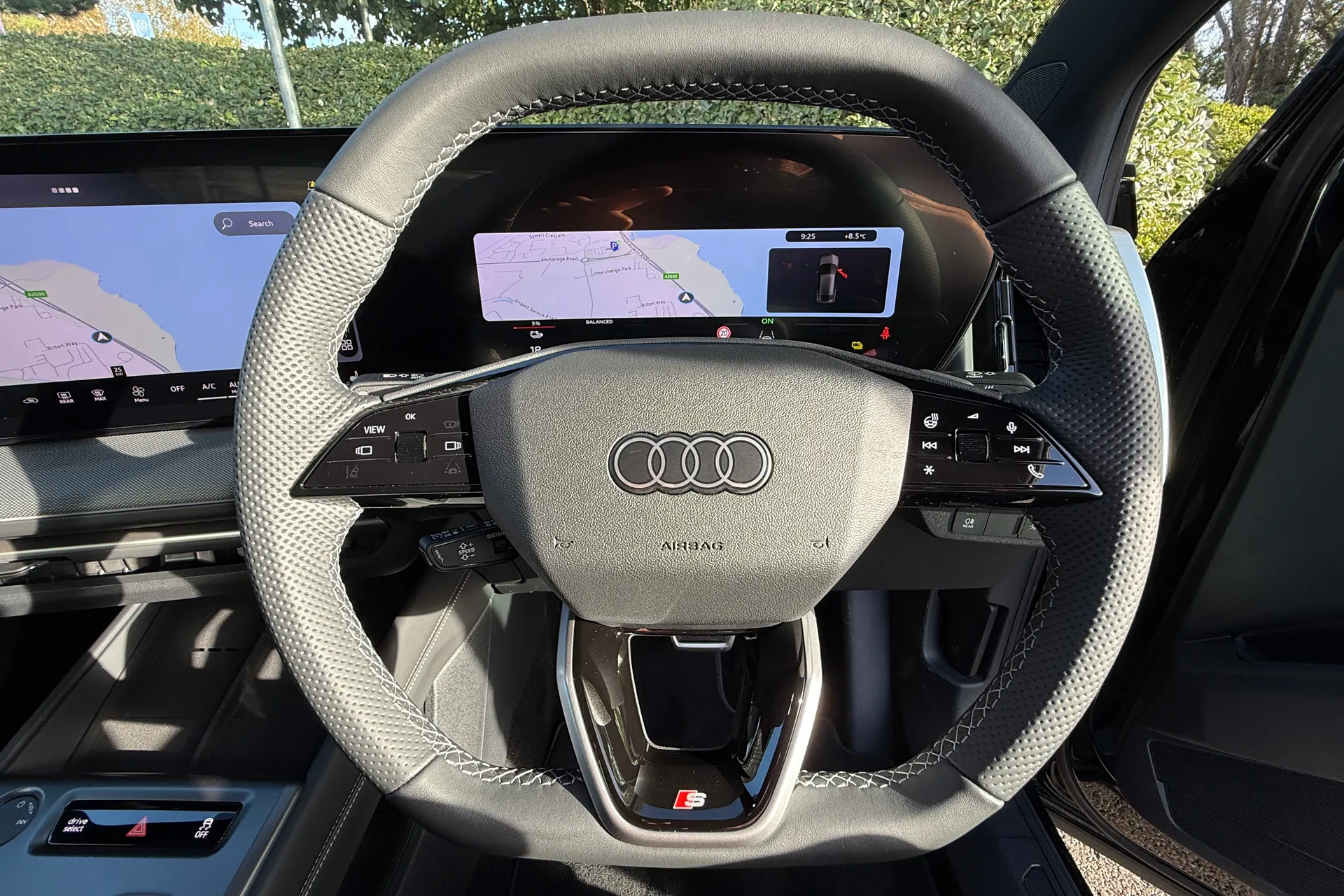 Audi Q4 thumbnail image number 15