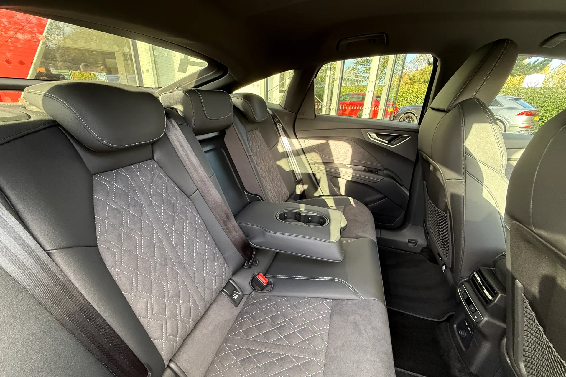 Audi Q4 thumbnail image number 33