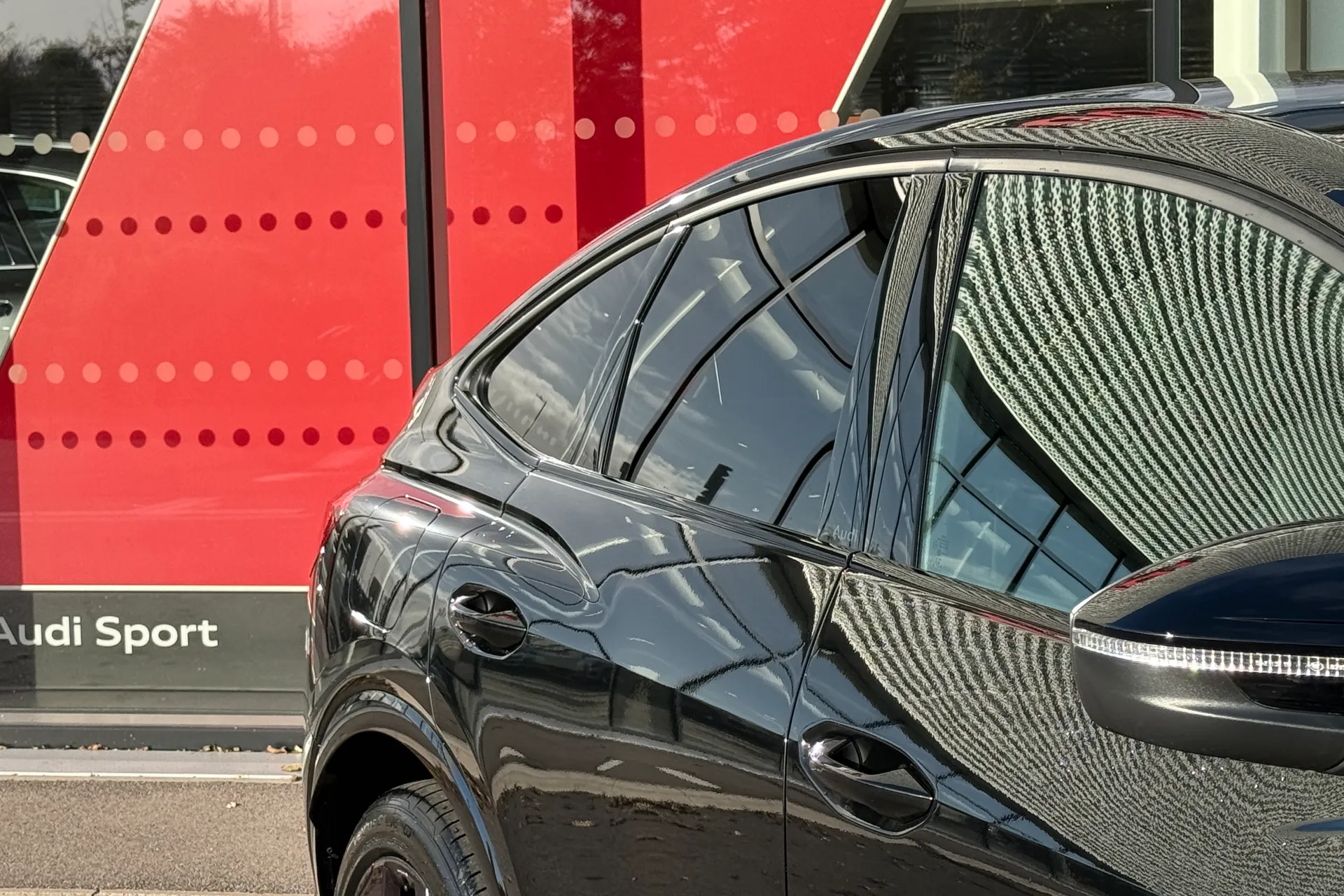 Audi Q4 thumbnail image number 17