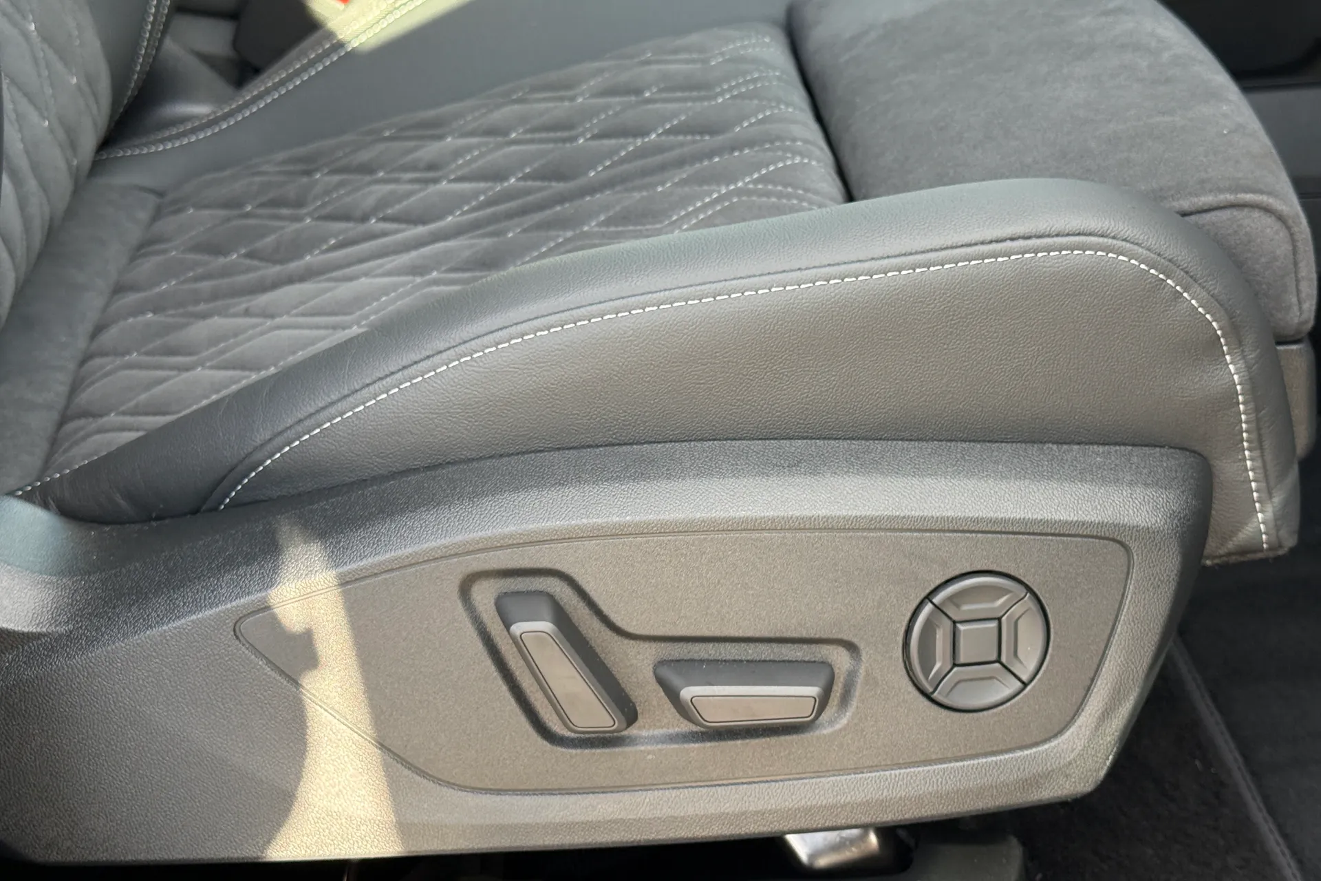 Audi Q4 thumbnail image number 29