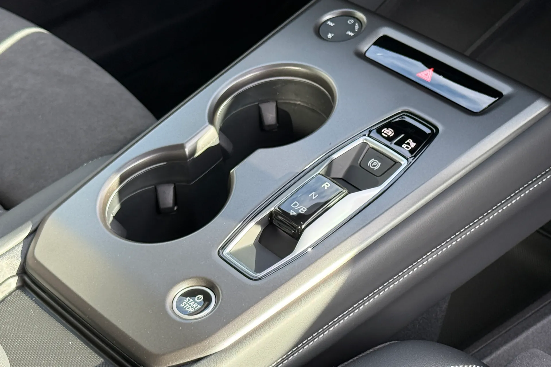 Audi Q4 thumbnail image number 16