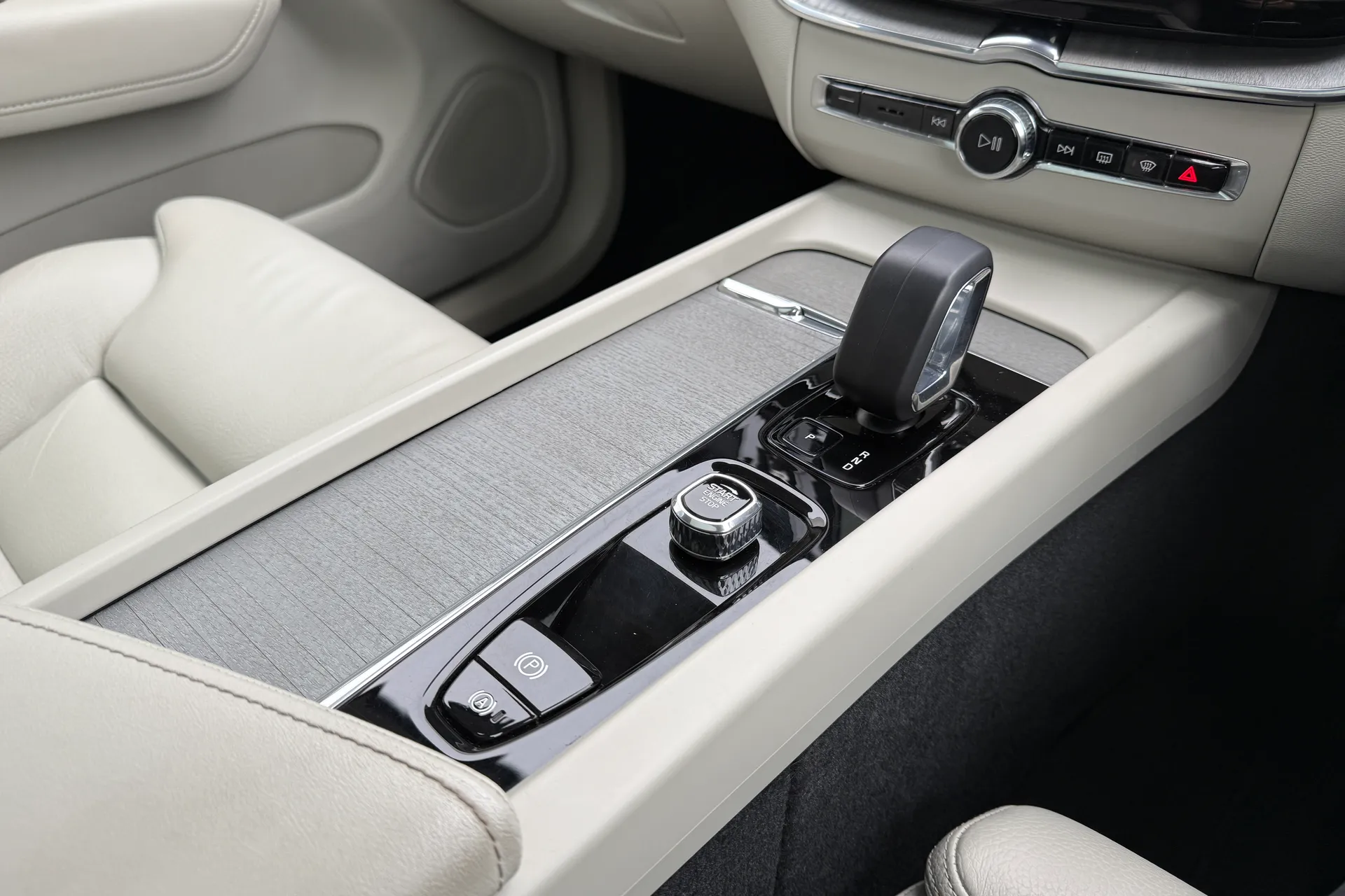Volvo XC60 thumbnail image number 44
