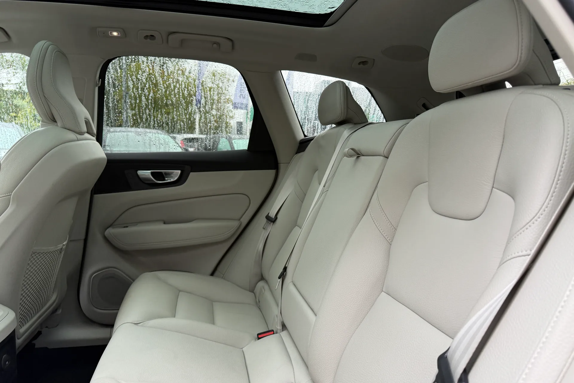 Volvo XC60 thumbnail image number 32