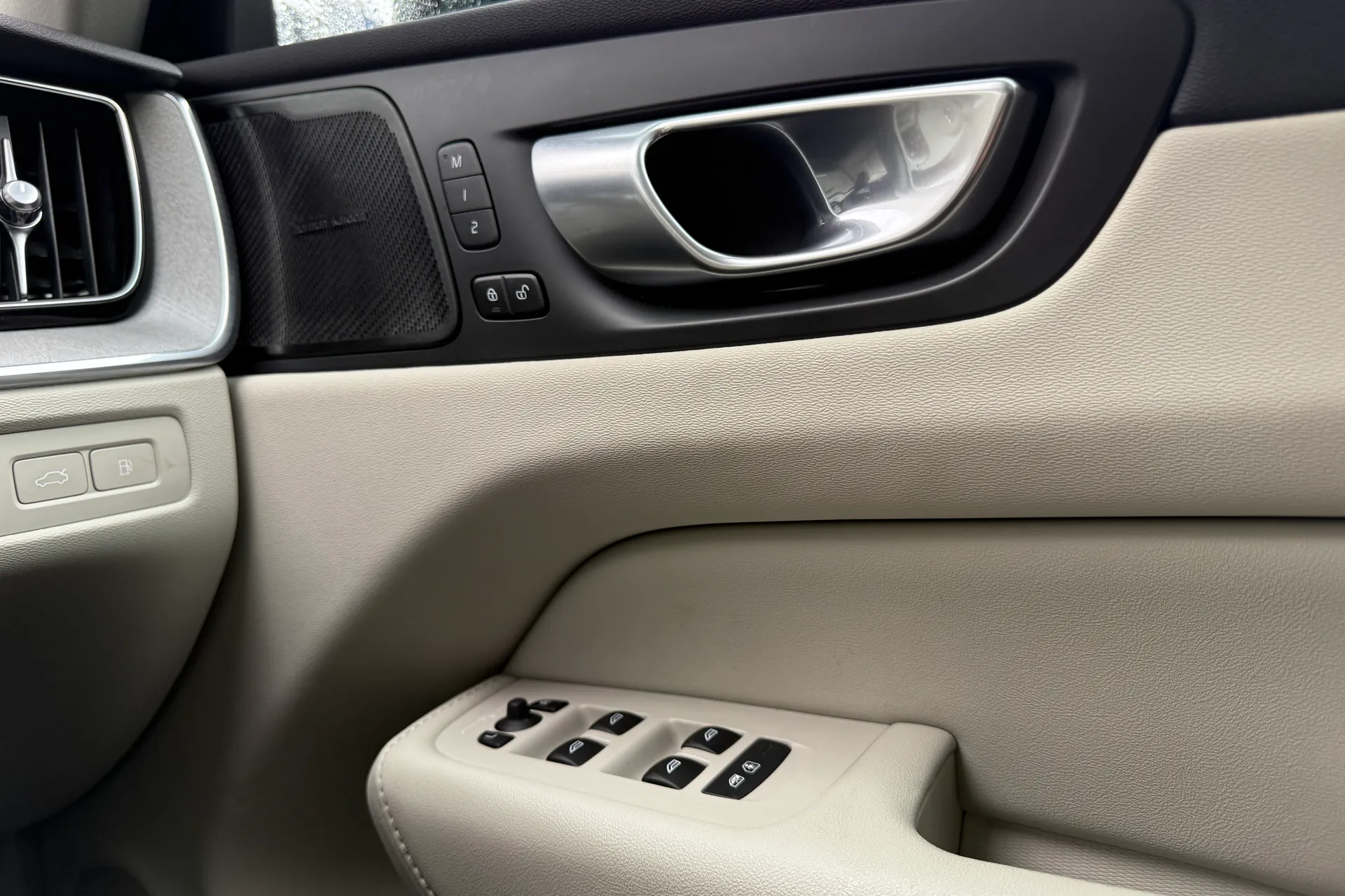Volvo XC60 thumbnail image number 43