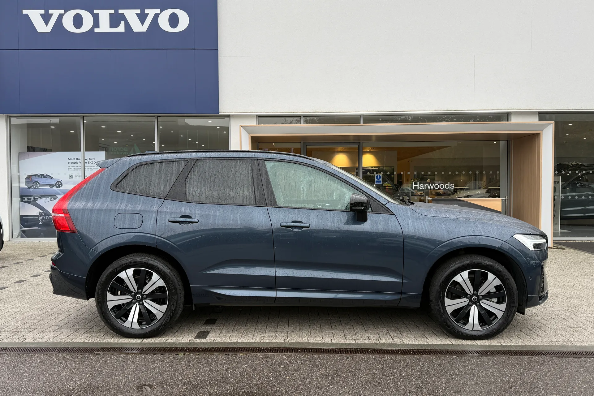 Volvo XC60 thumbnail image number 2