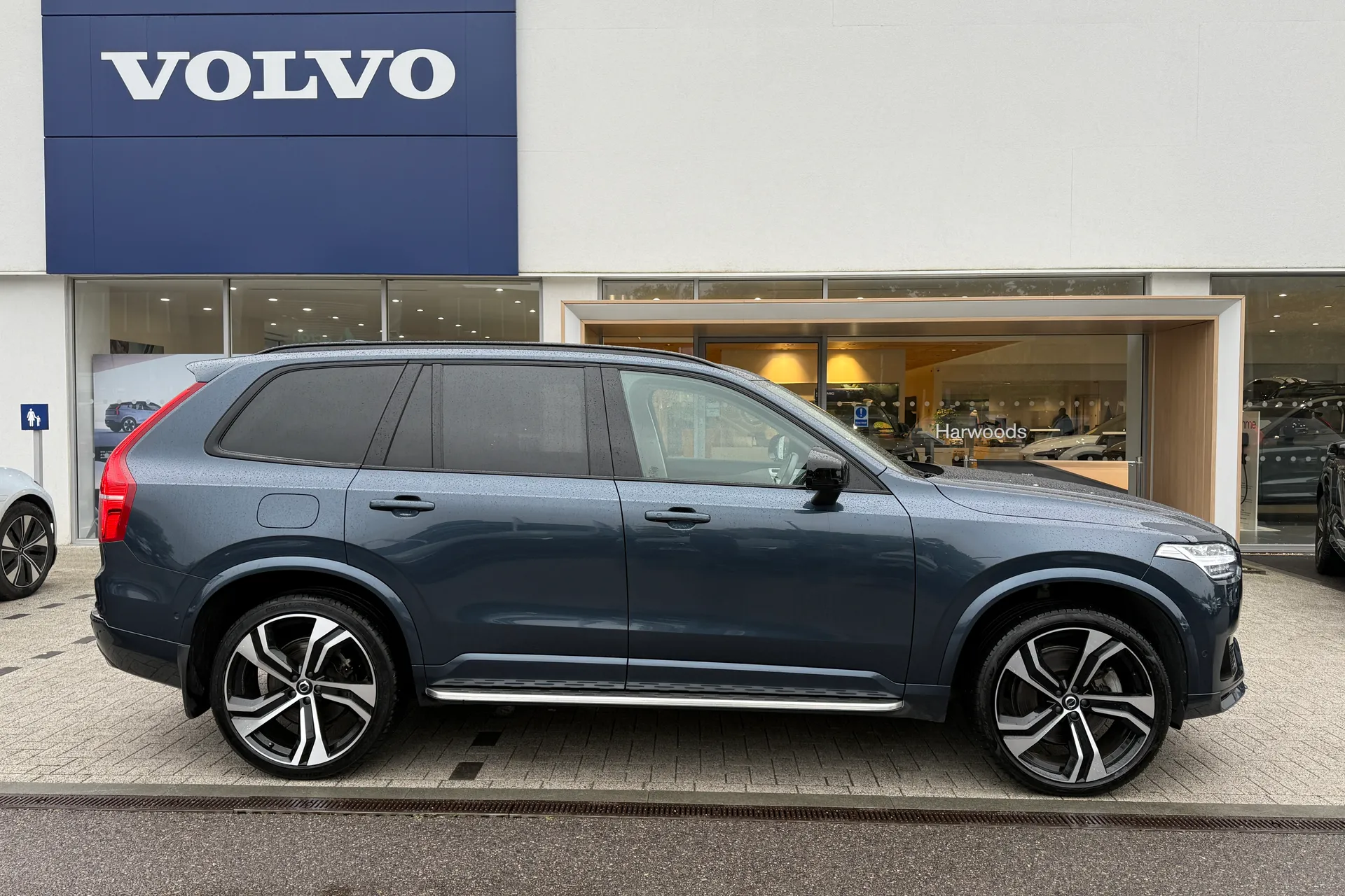 Volvo XC90 thumbnail image number 2