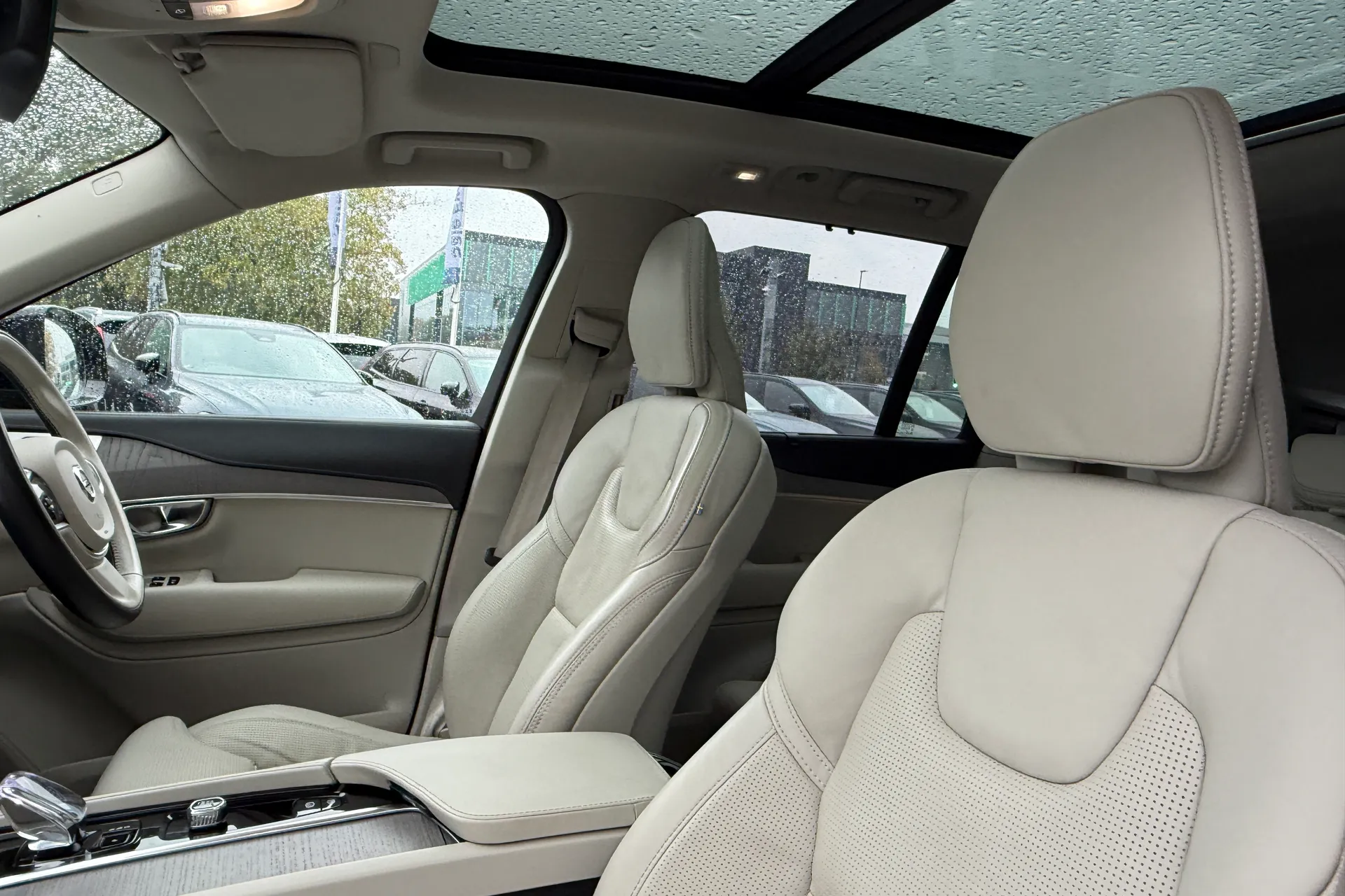 Volvo XC90 thumbnail image number 32