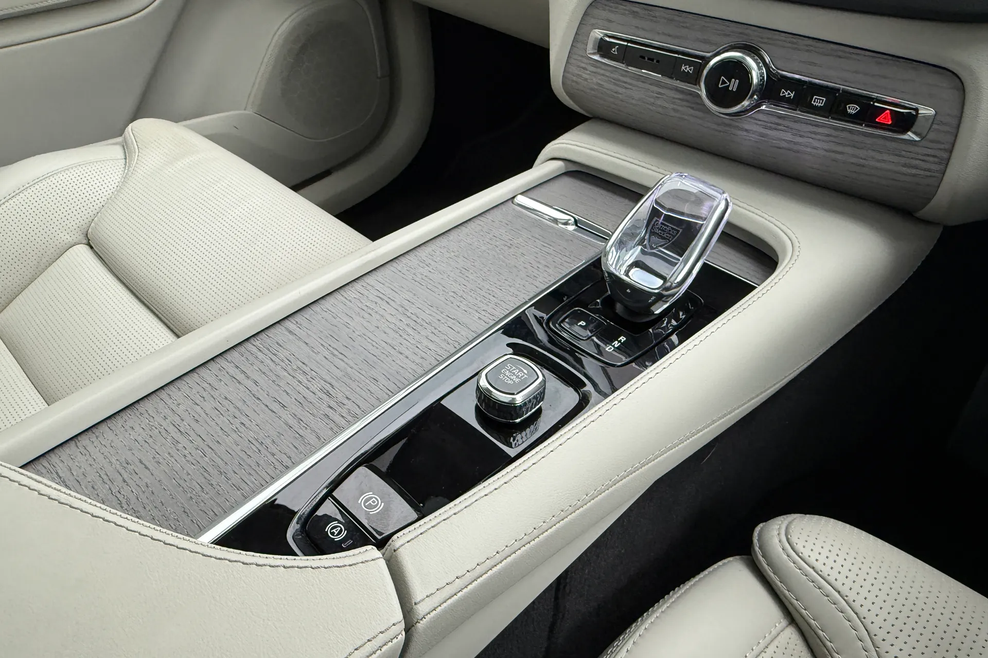Volvo XC90 thumbnail image number 48