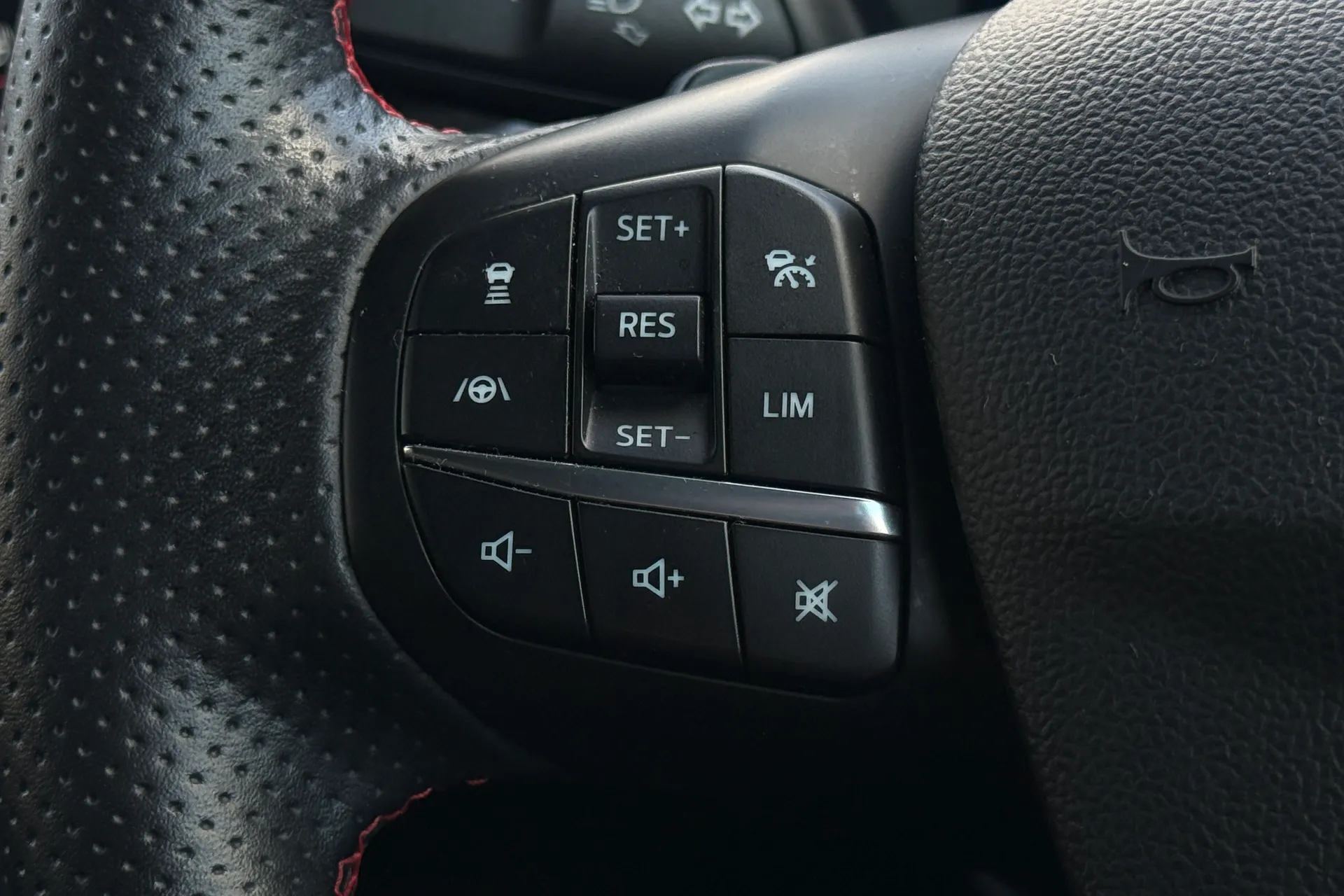 FORD FOCUS thumbnail image number 10