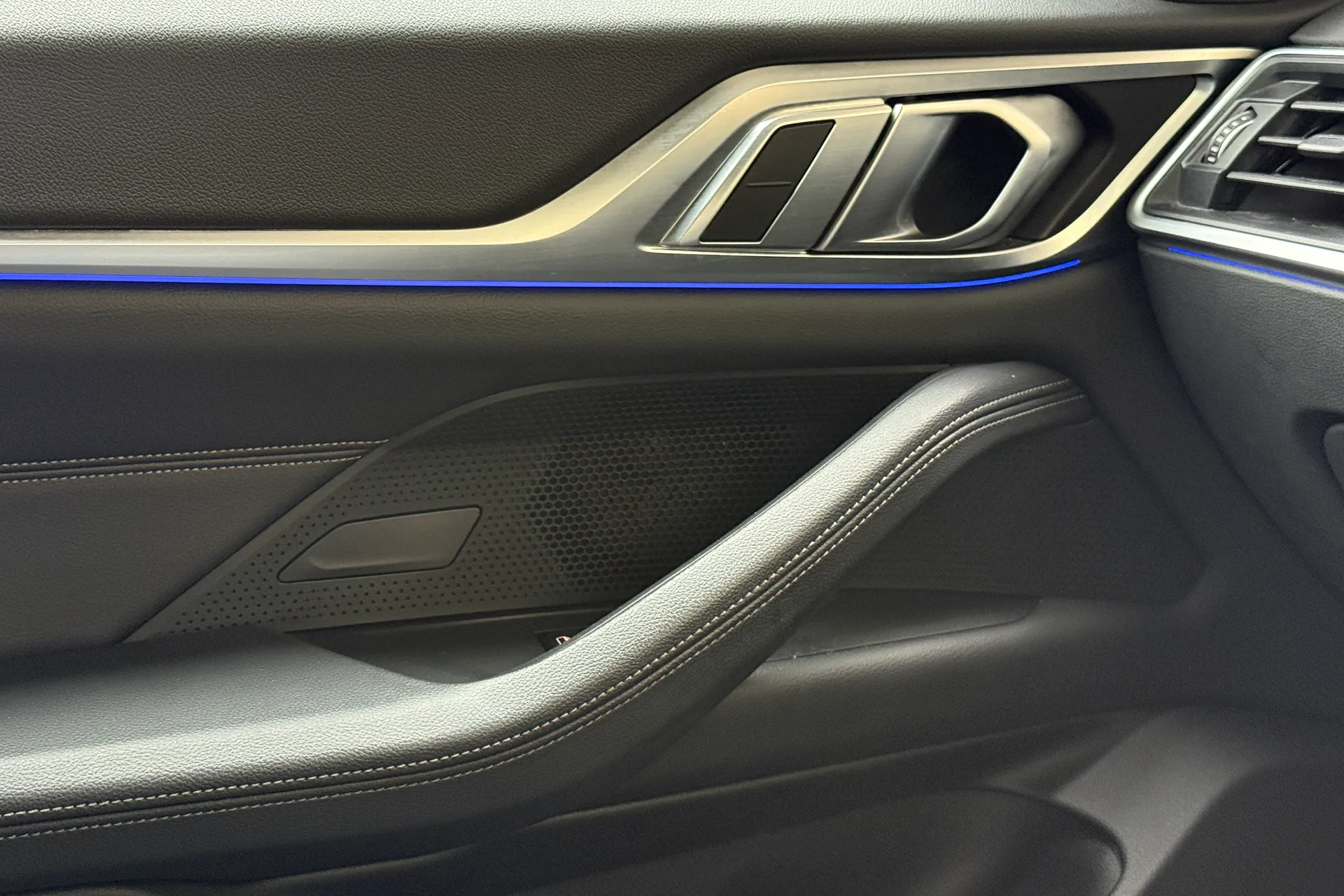 BMW 4 SERIES thumbnail image number 25