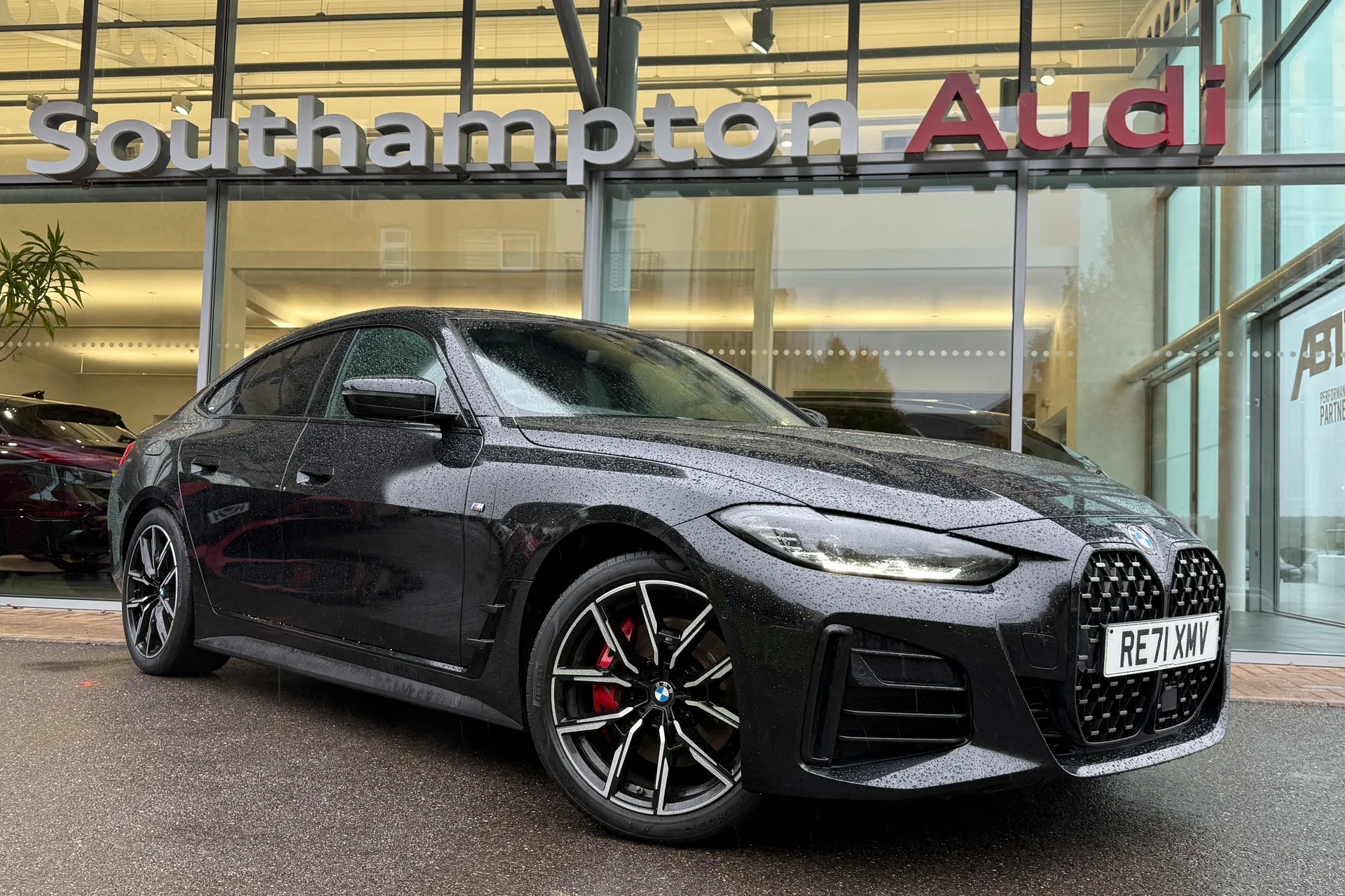 BMW 4 SERIES focused image