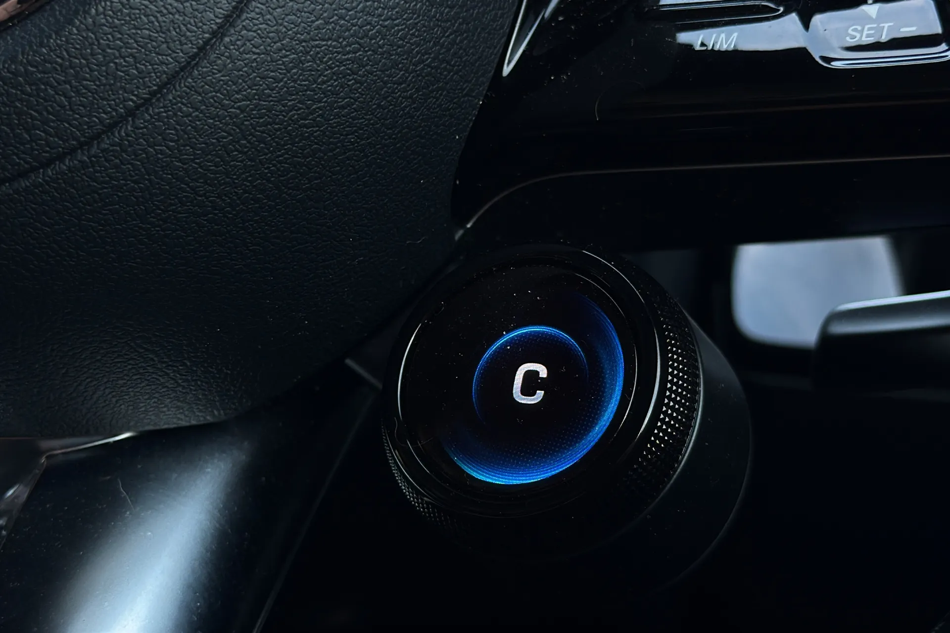 MERCEDES-BENZ GLA thumbnail image number 41