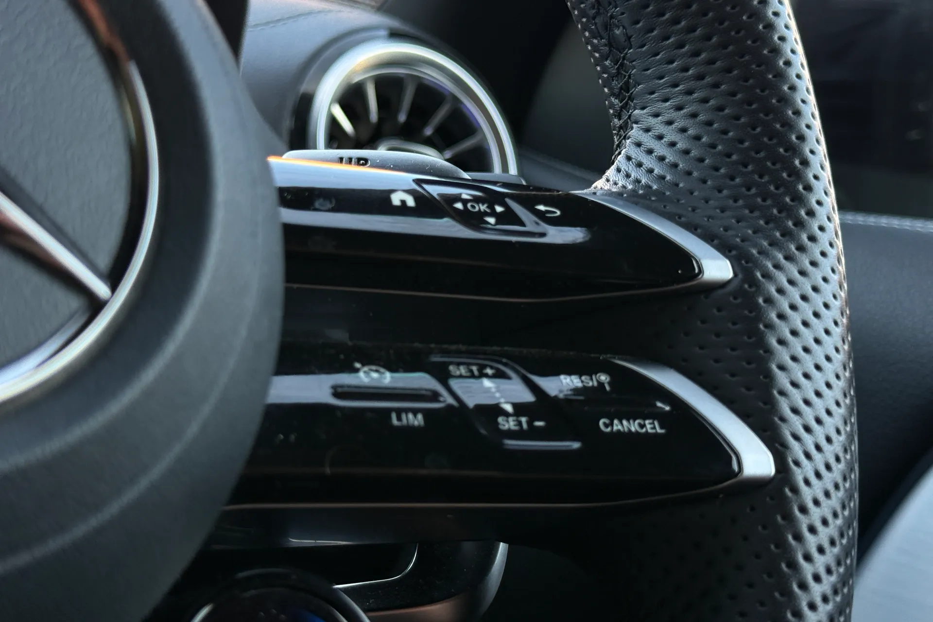 MERCEDES-BENZ GLA thumbnail image number 45