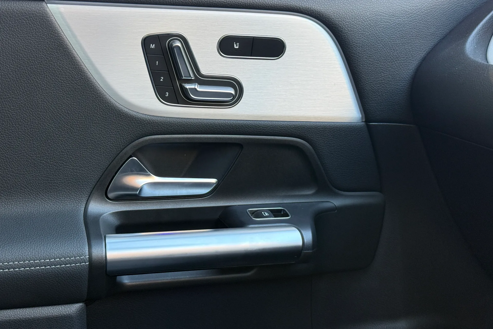 MERCEDES-BENZ GLA thumbnail image number 50