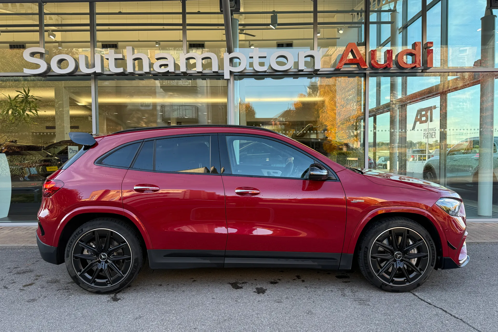 MERCEDES-BENZ GLA thumbnail image number 2