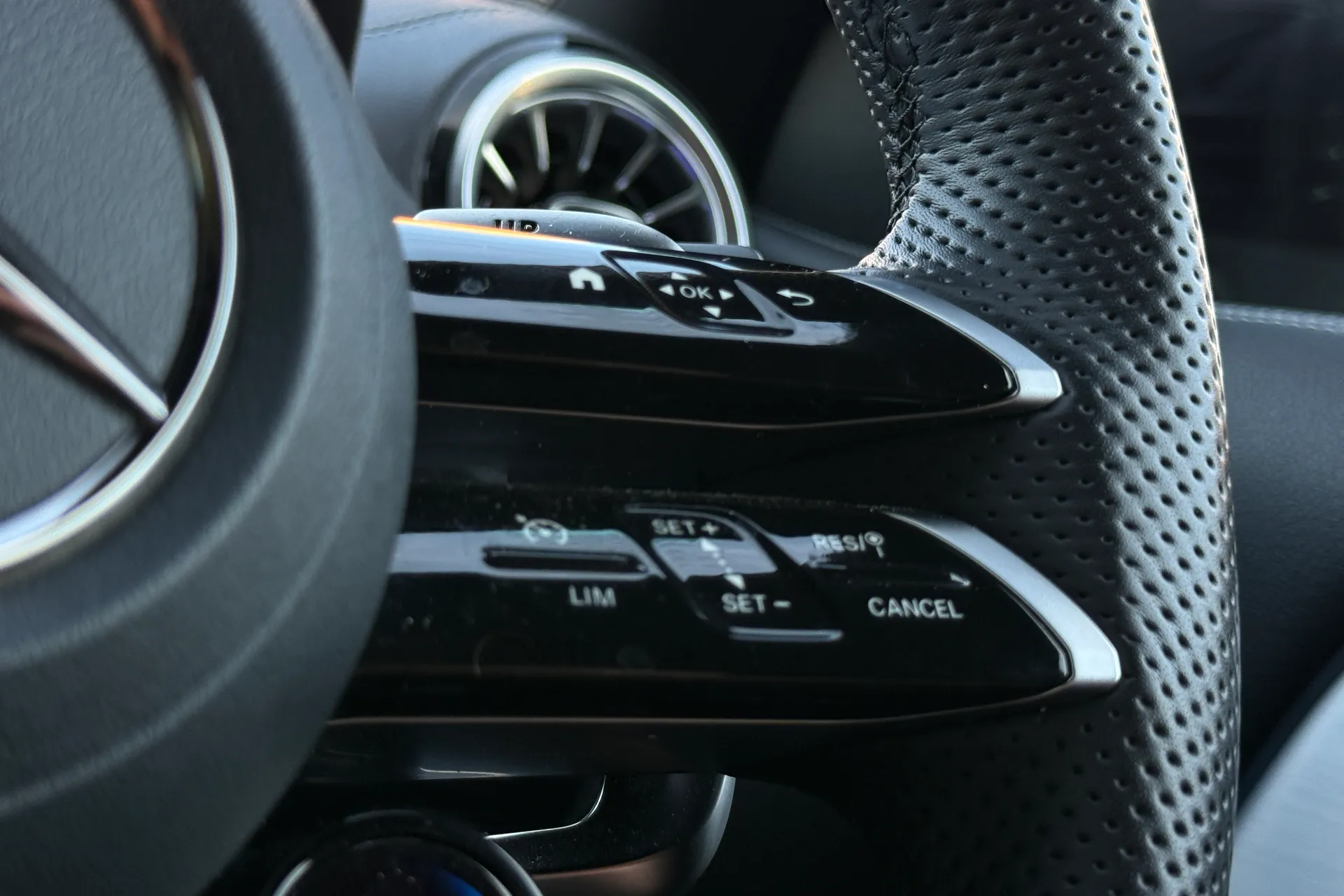 MERCEDES-BENZ GLA thumbnail image number 44