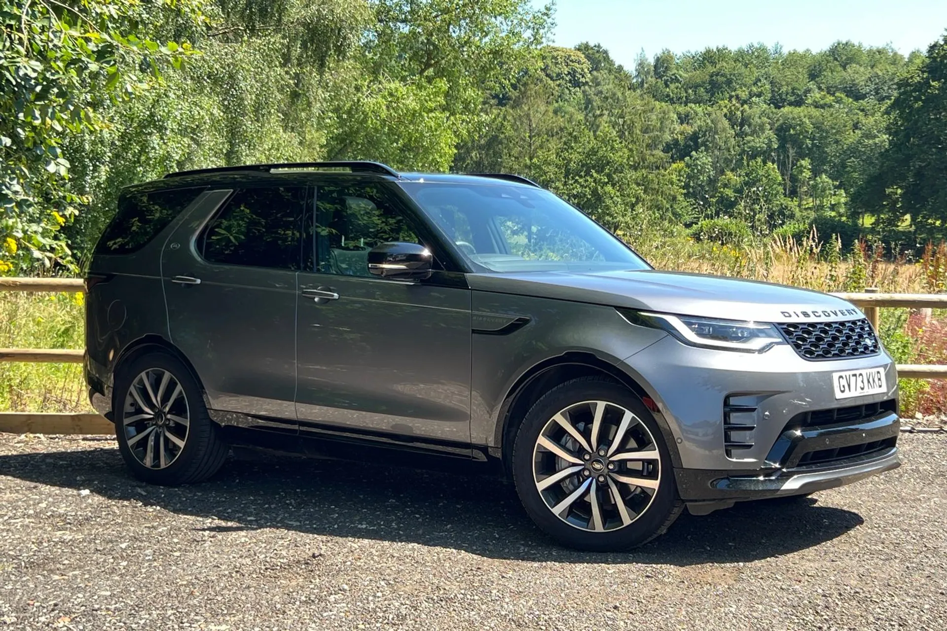 LAND ROVER DISCOVERY focused image