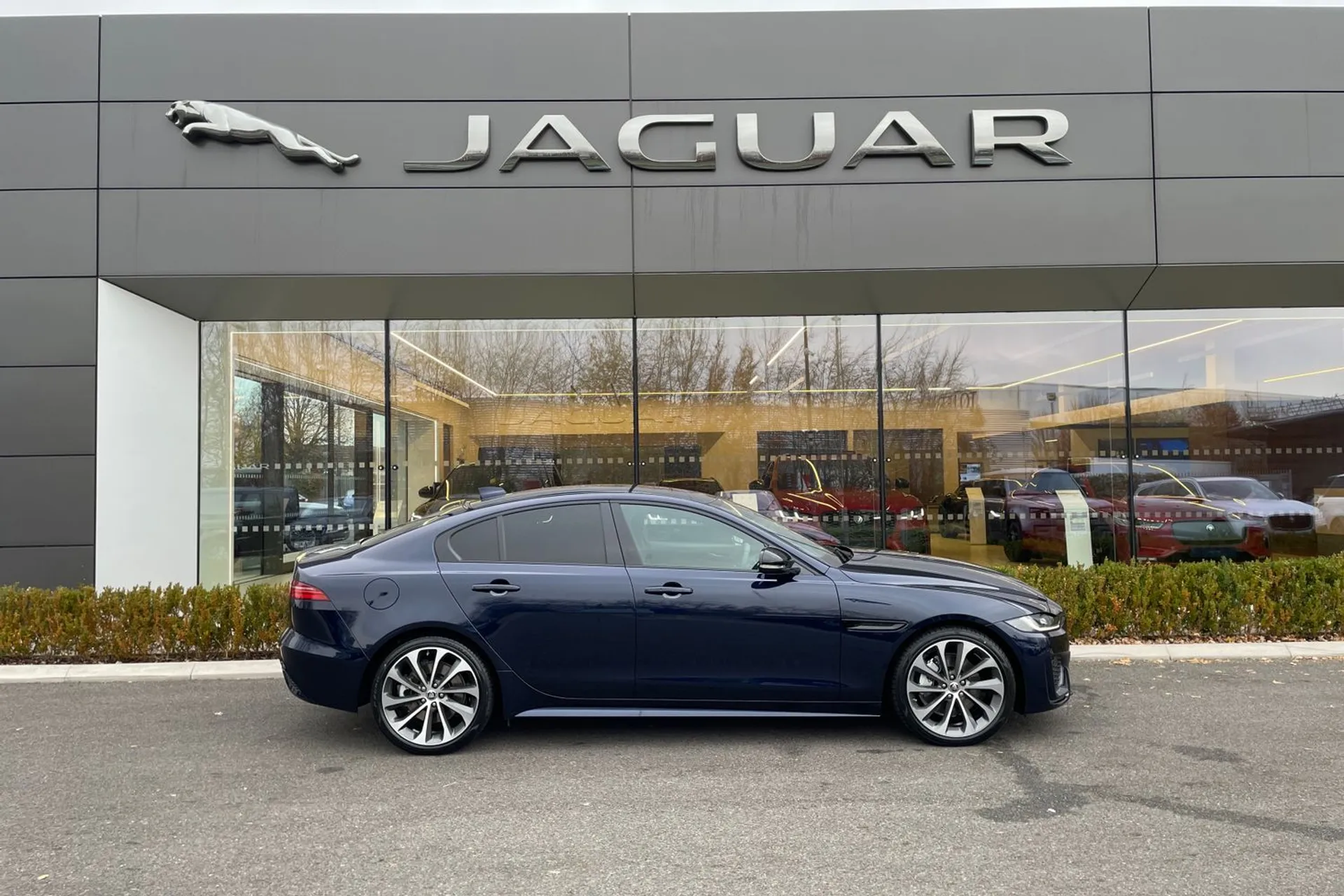 Jaguar XE thumbnail image number 2