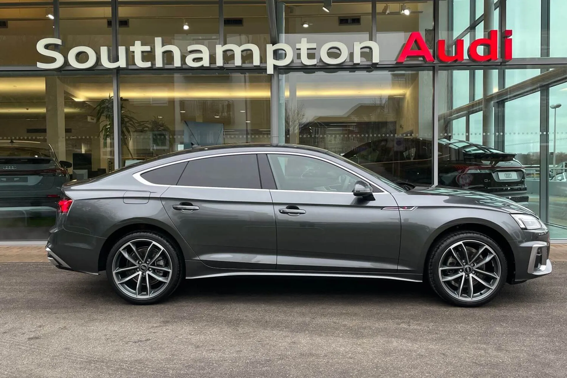 Audi A5 thumbnail image number 2