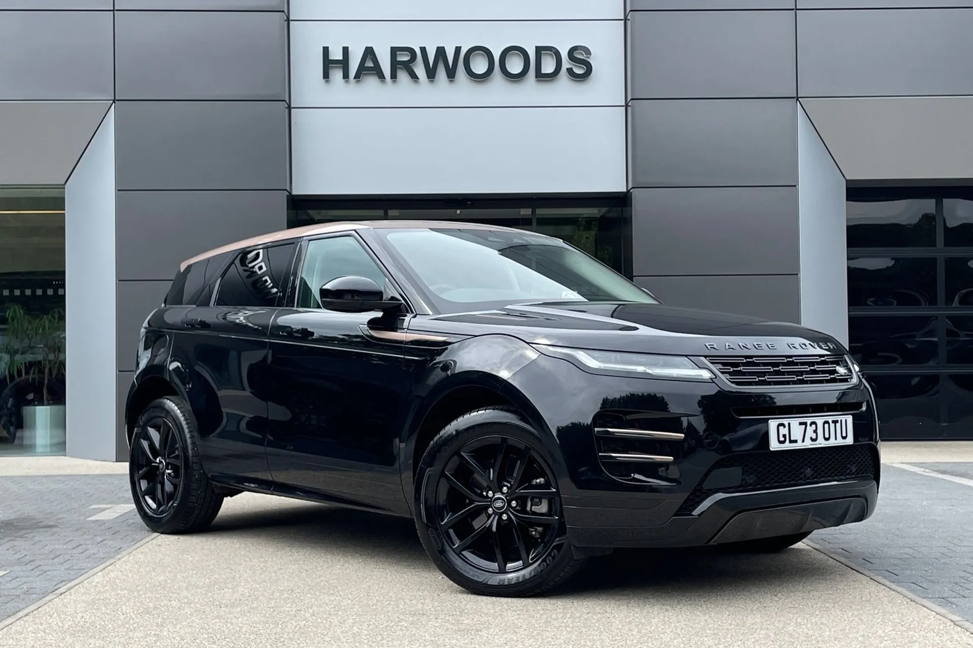 LAND ROVER RANGE ROVER EVOQUE focused image