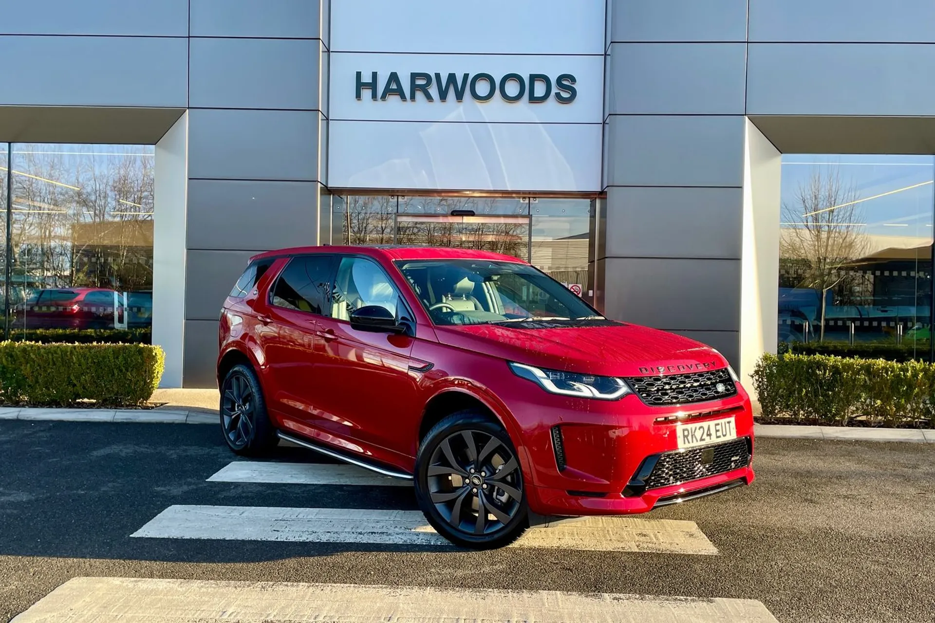 LAND ROVER DISCOVERY SPORT focused image