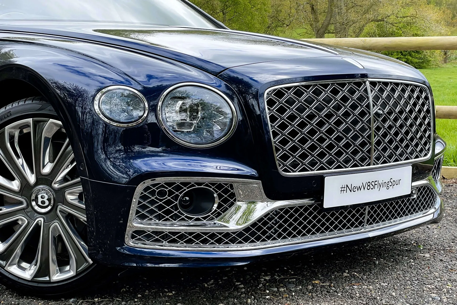 Bentley FLYING SPUR thumbnail image number 6