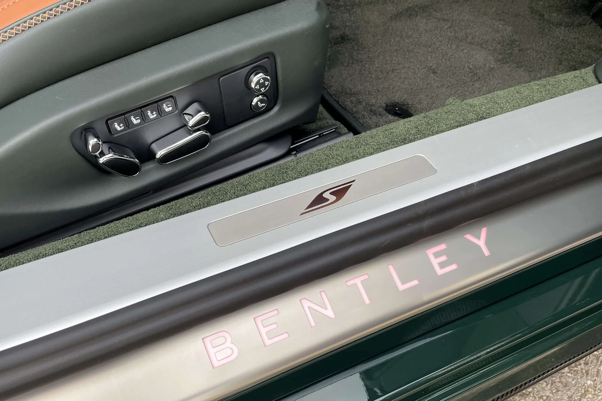 Bentley Continental thumbnail image number 23