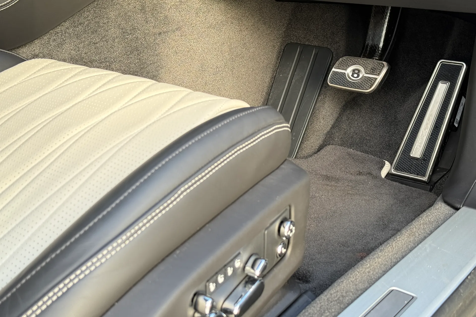 Bentley CONTINENTAL thumbnail image number 29