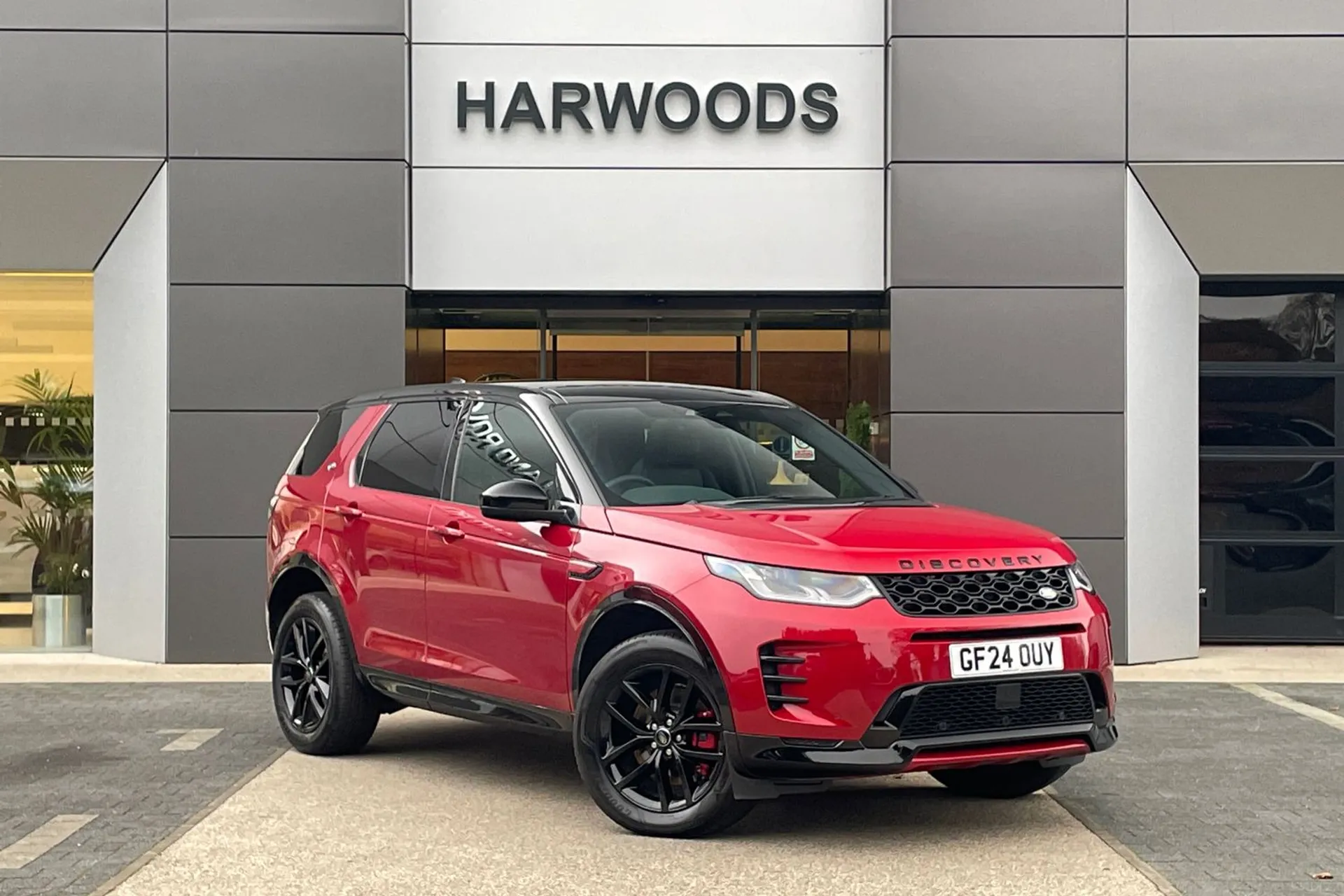 LAND ROVER DISCOVERY SPORT focused image