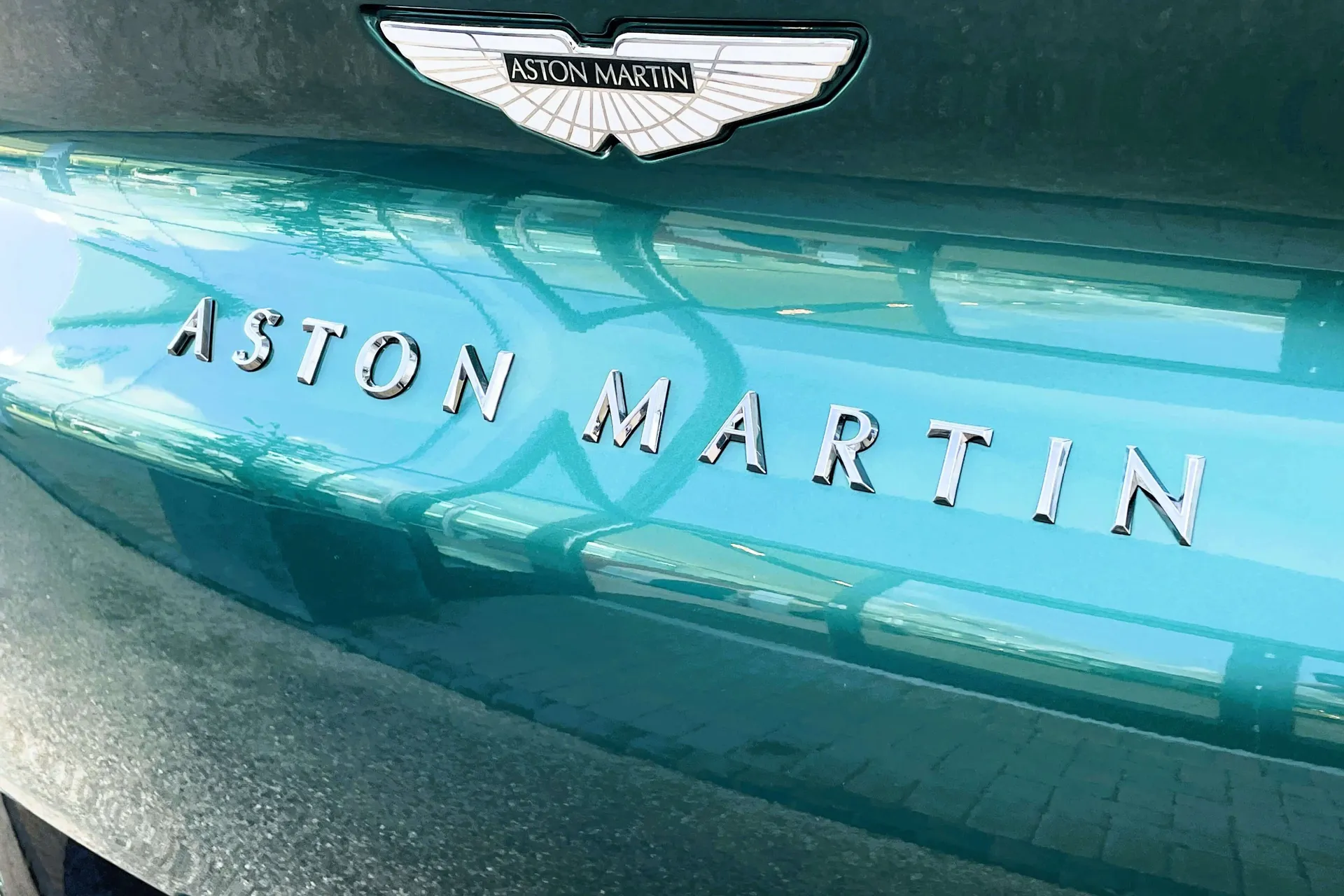 Aston Martin DBX thumbnail image number 62