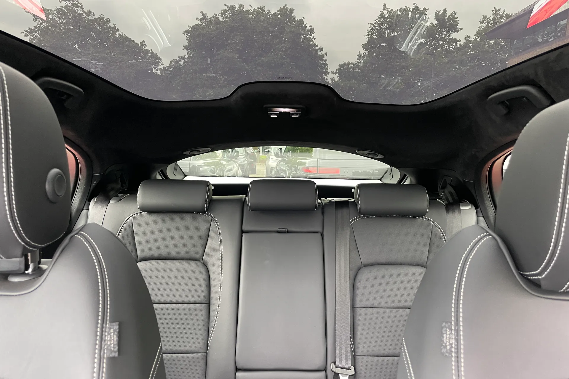 Jaguar I-PACE thumbnail image number 19